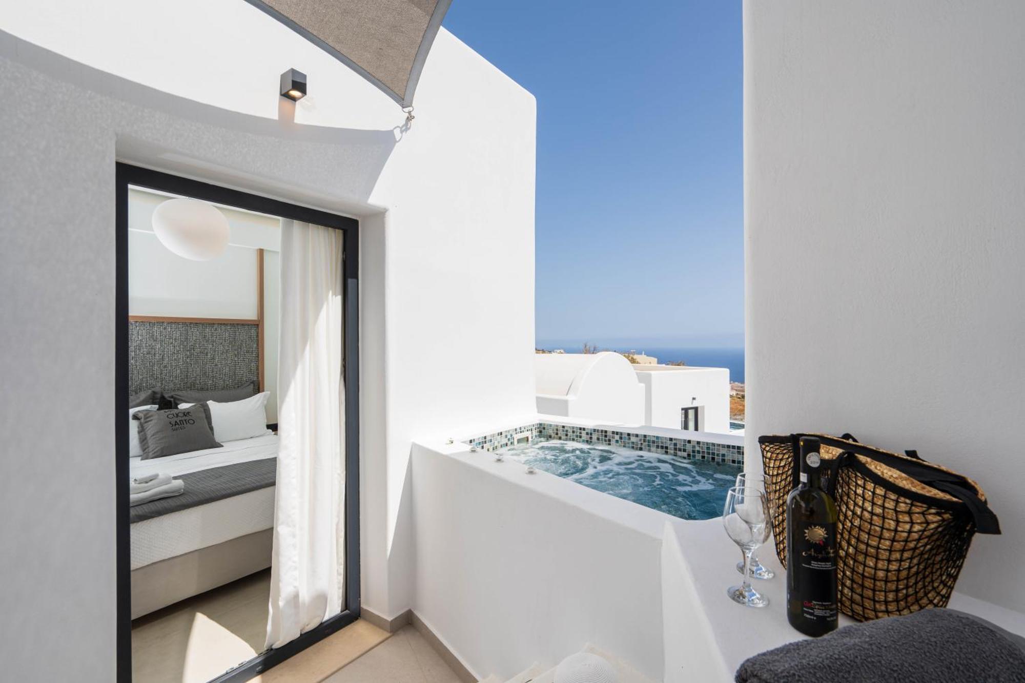 Superior Triple Room Hot Tub