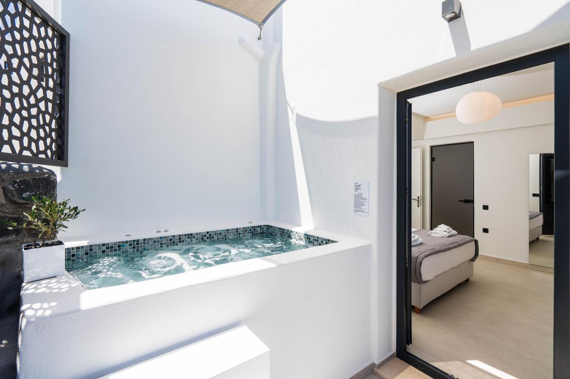 Superior Triple Room Hot Tub