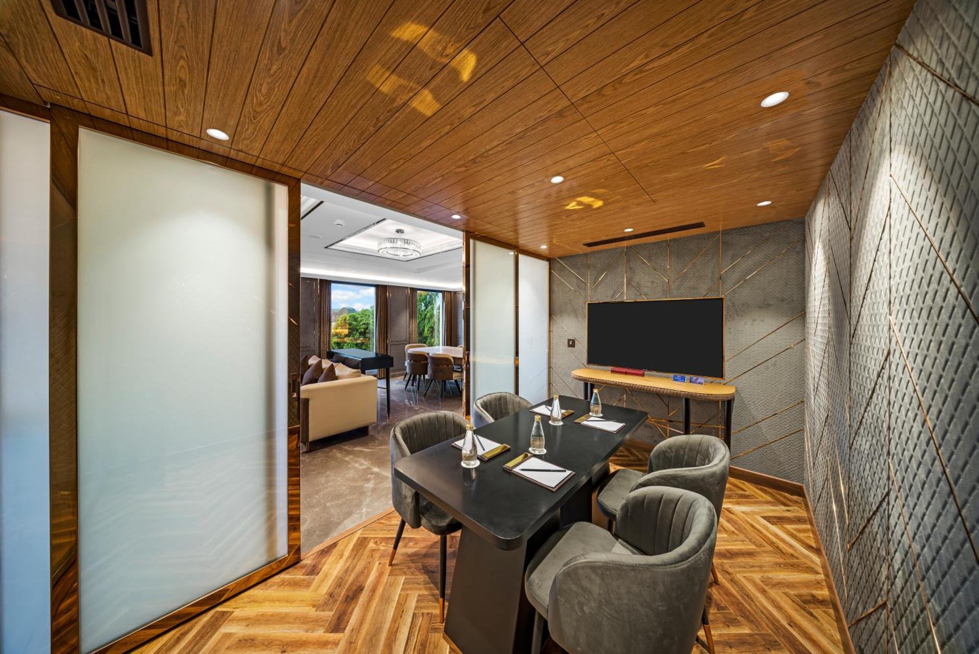 Presidential PentHouse Suite Airport Transfers Club Lounge access