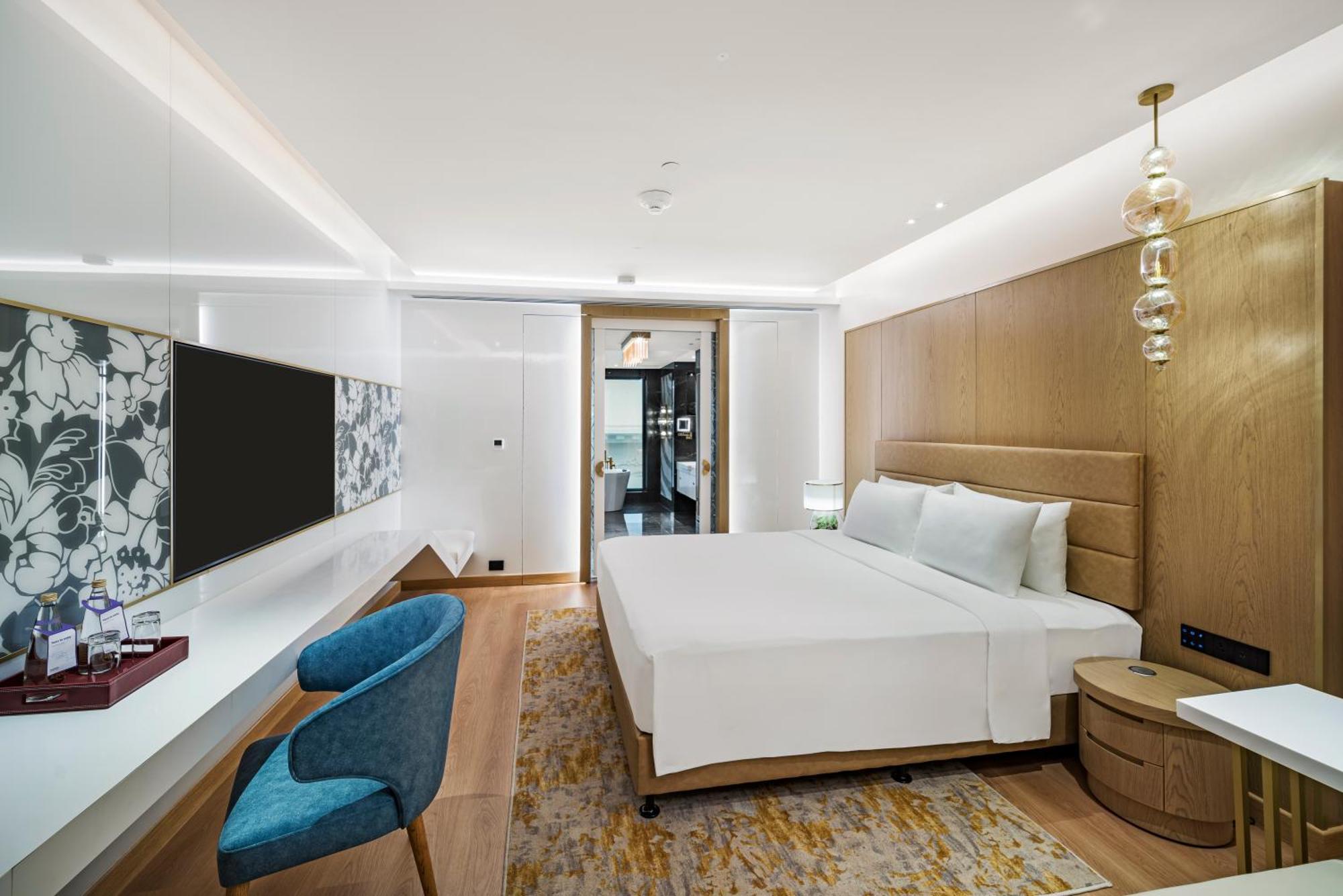 Junior Suite Airport Transfers Club Lounge access