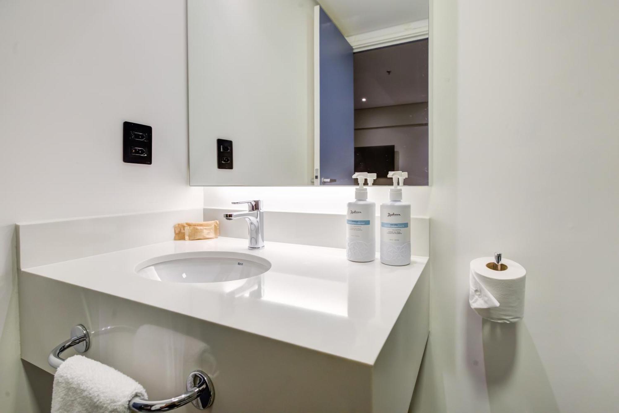 Premier Room with King Size Bed and Bath