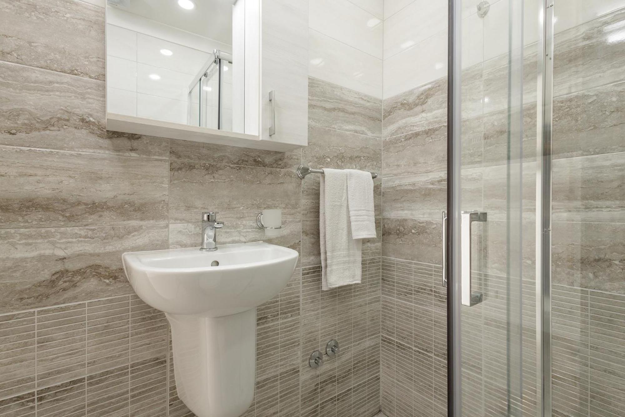 Single Room with Private External Bathroom