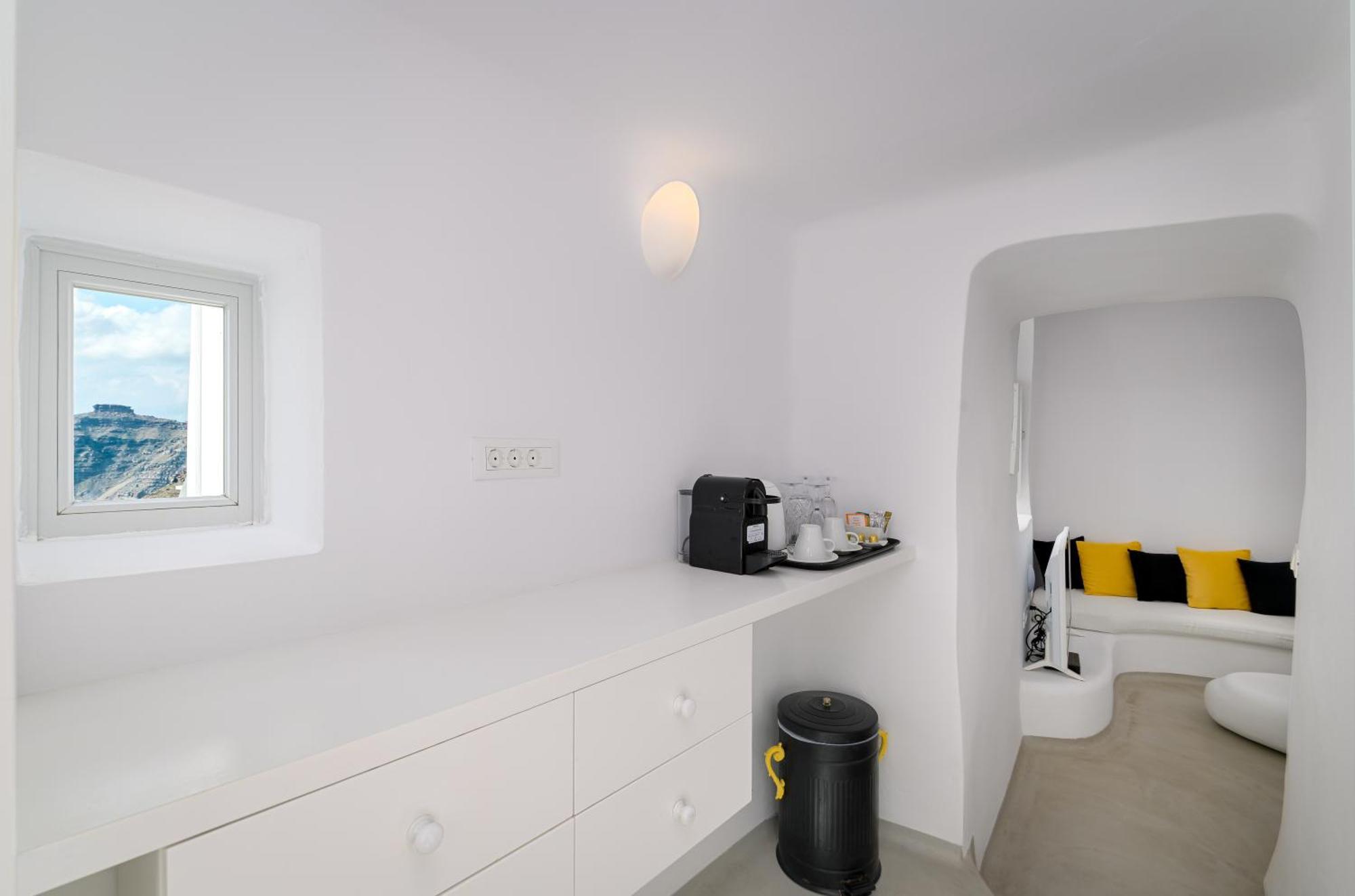 Elegant two-bedroom duplex Hot Tubs Private Pool & Caldera View