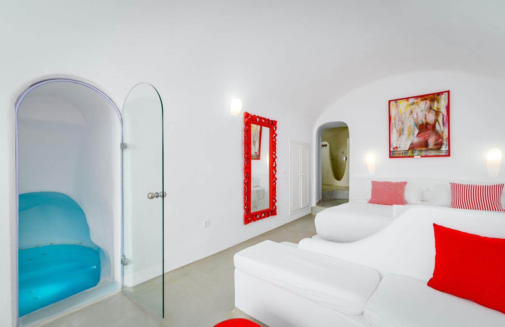 Elegant two-bedroom duplex Hot Tubs Private Pool & Caldera View