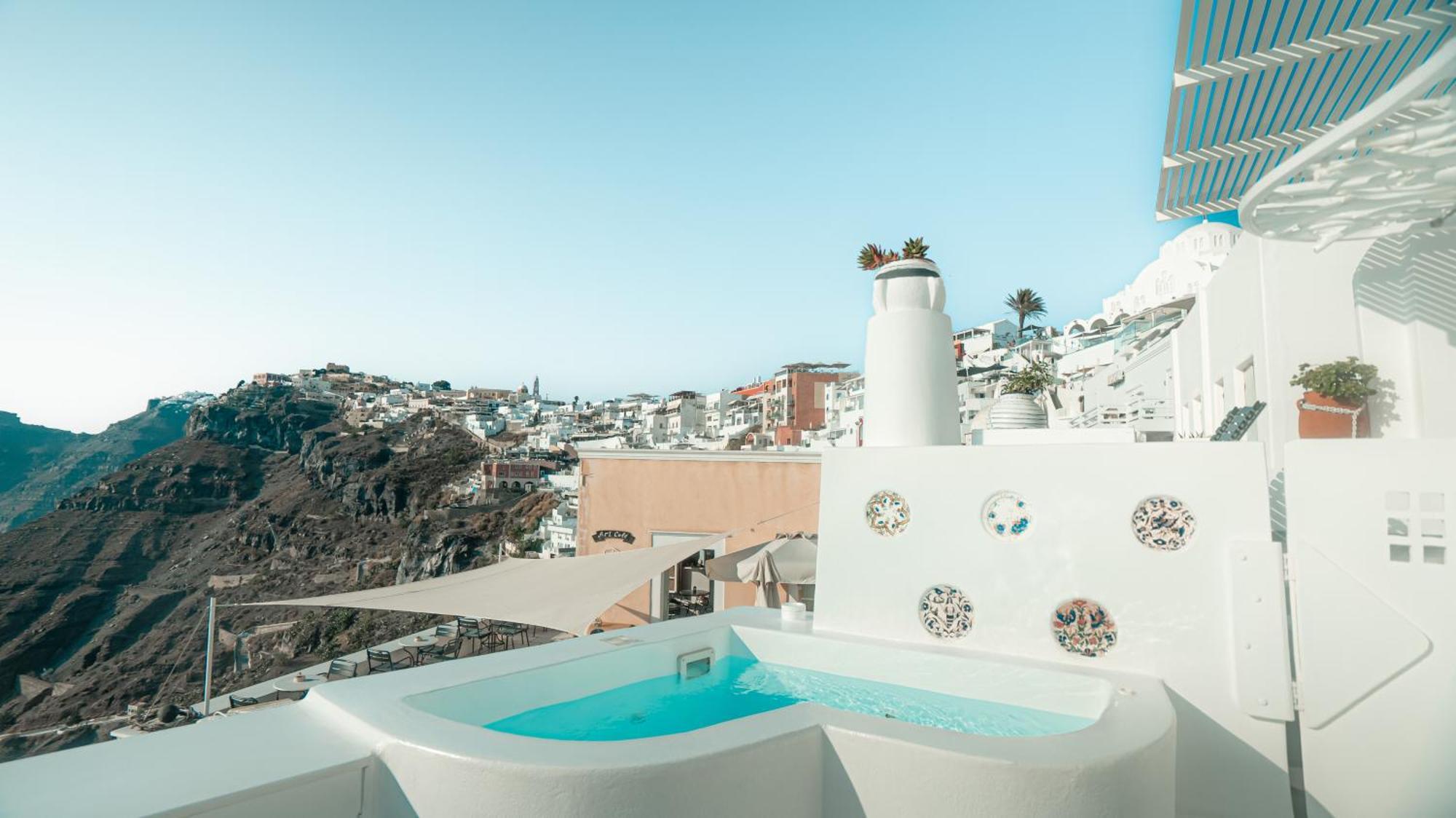 Elegant two-bedroom duplex Hot Tubs Private Pool & Caldera View