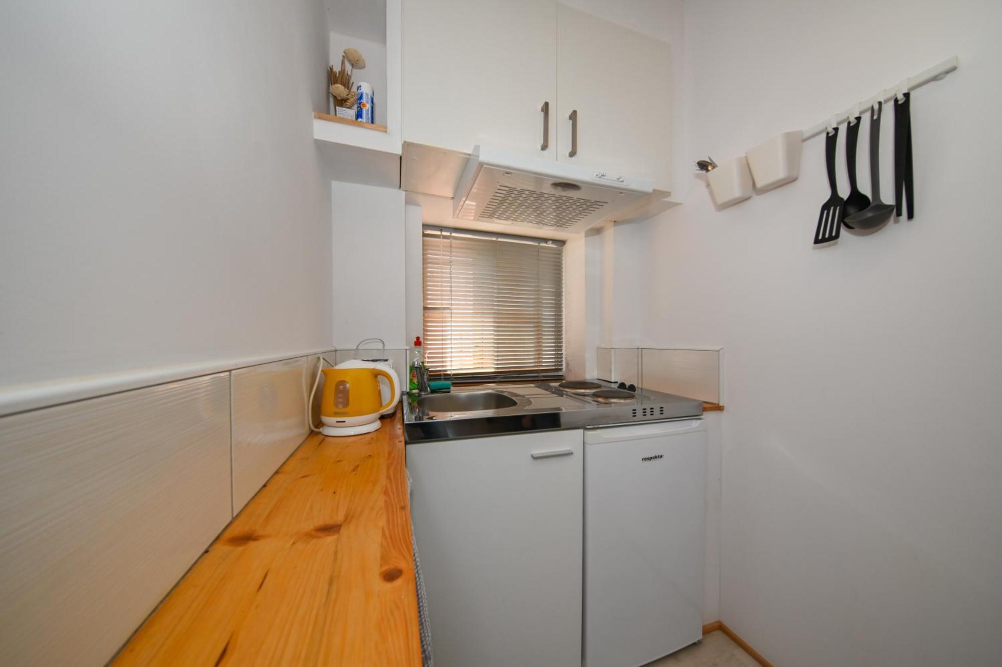 Studio with Mountain View,1587537782:JPEG