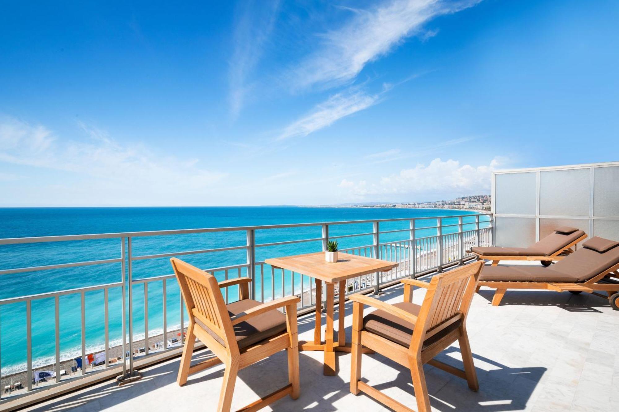 Junior Suite Sea View King bed