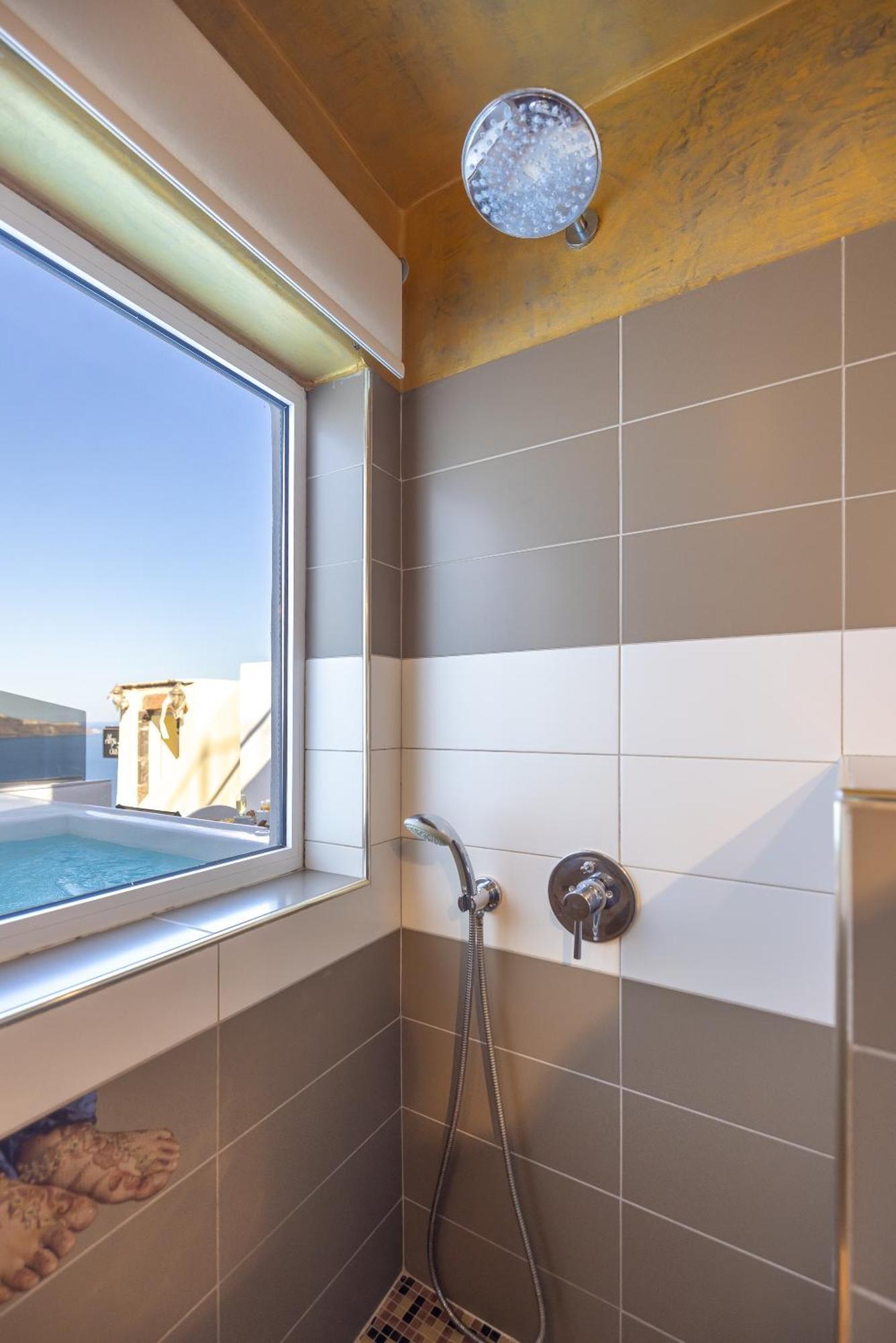Phoebe Suite Hot Tub Caldera View