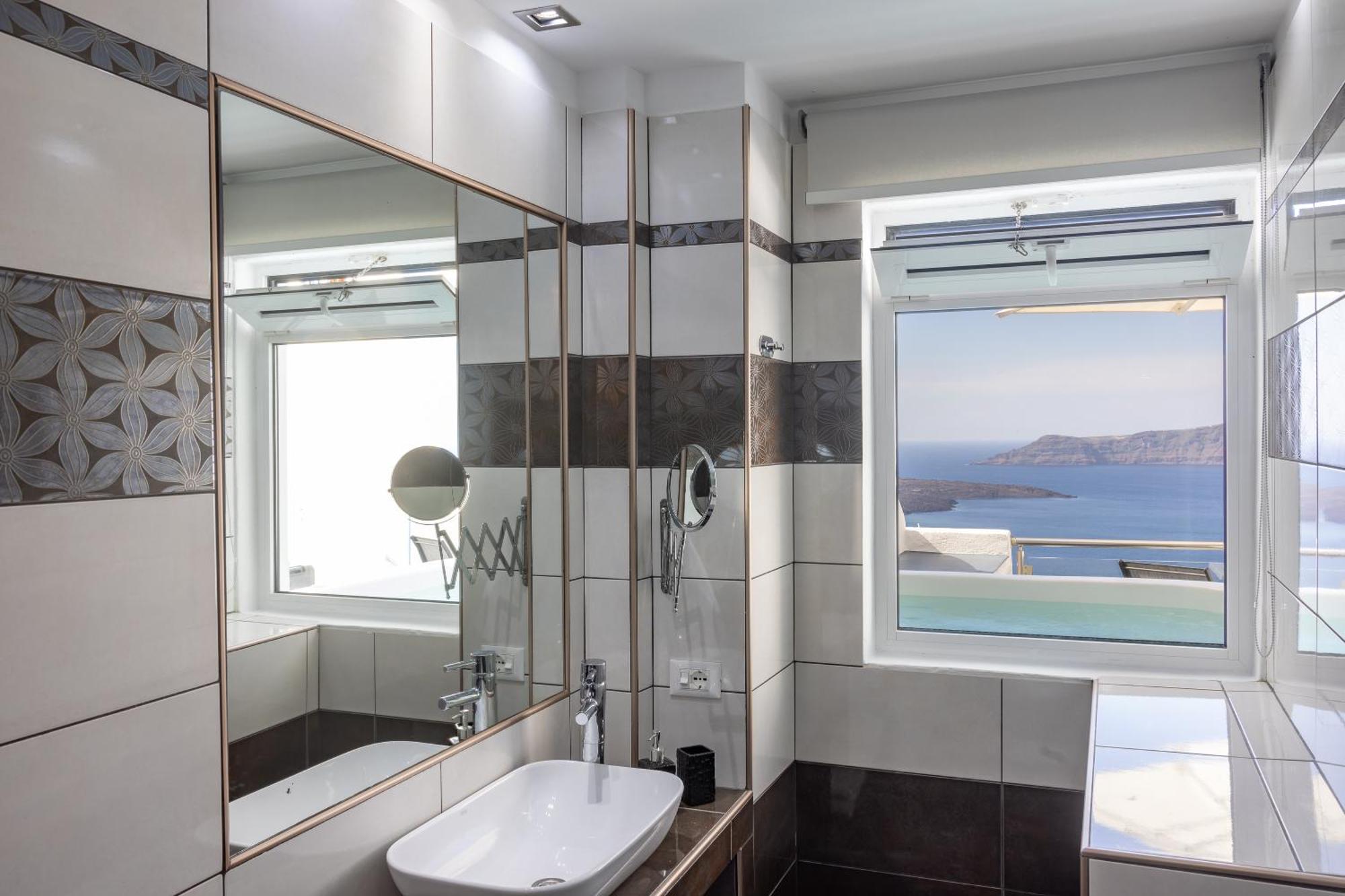 Venus Suite Hot Tub Caldera View
