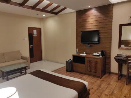 Deluxe King Room