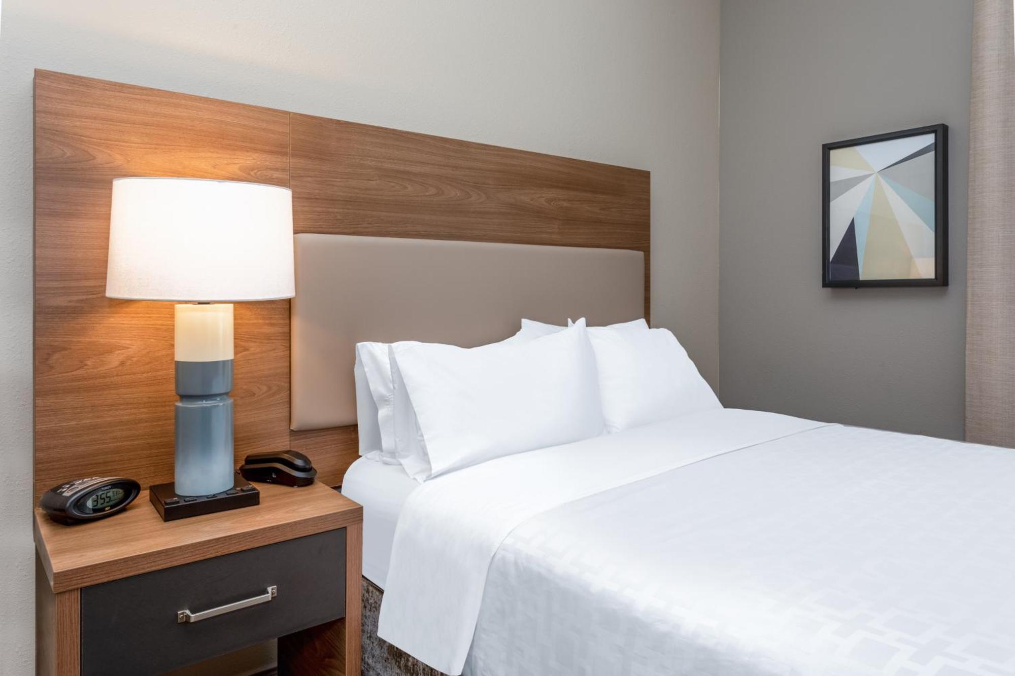 Queen Room Hearing Mobility Accessible Roll Shower