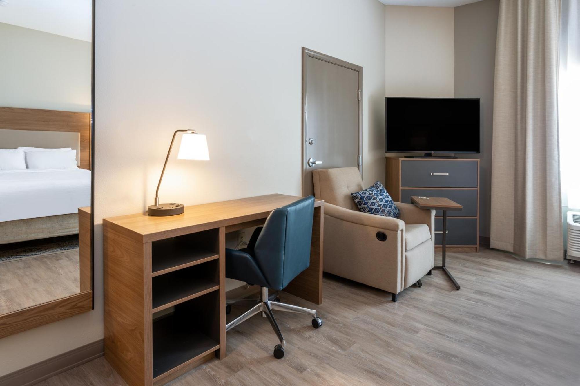 Queen Room Hearing Mobility Accessible Roll Shower