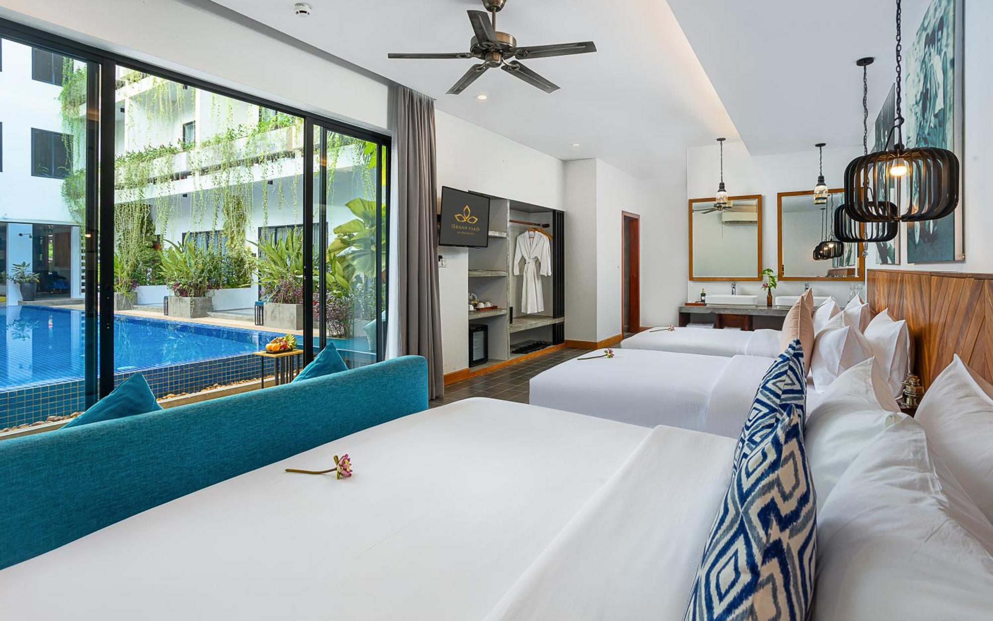 Deluxe Triple Room Pool View