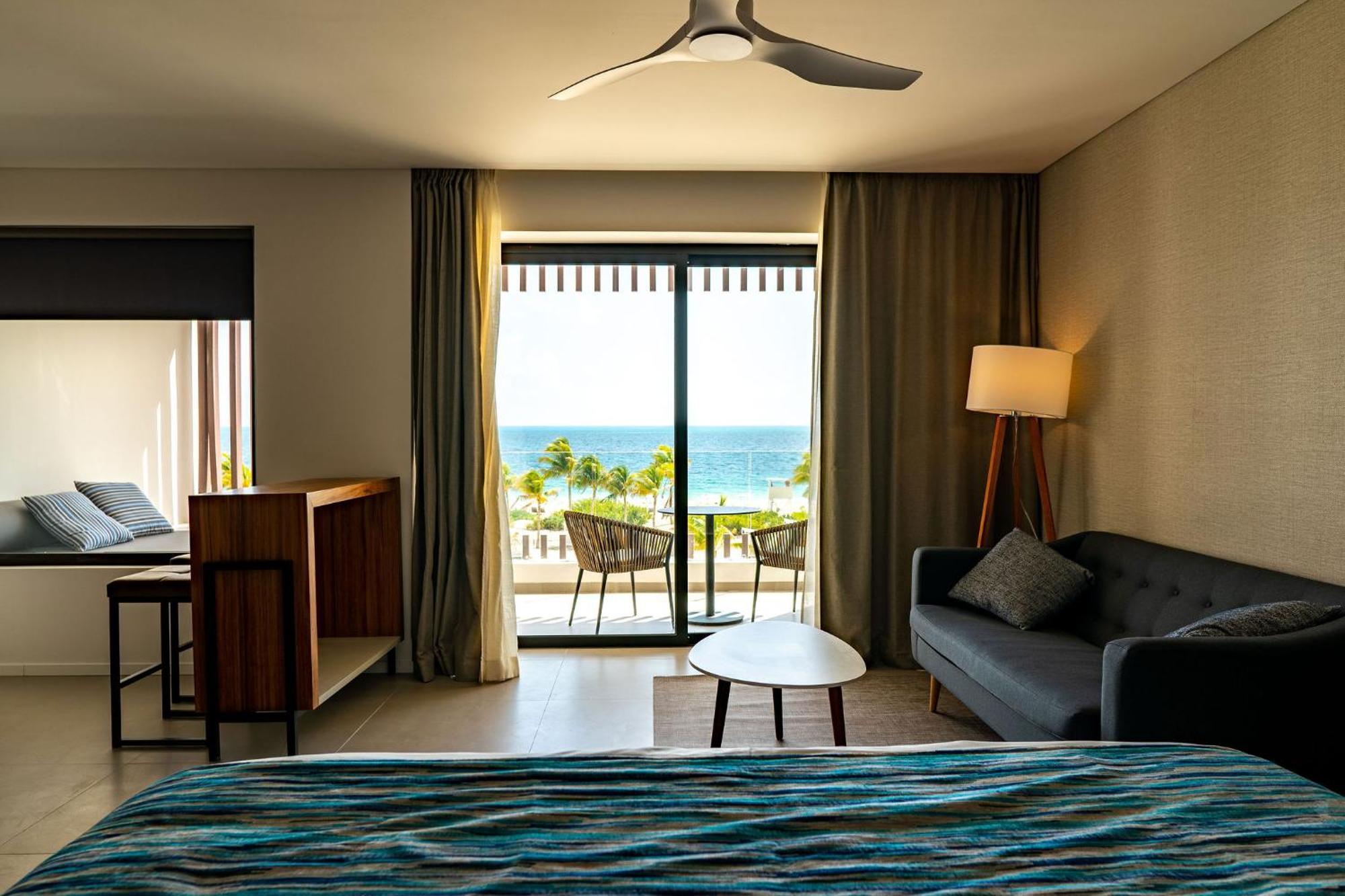 Elegance Club Junior Suite Ocean Front Outdoor Jacuzzi Adults only 18 WiFi