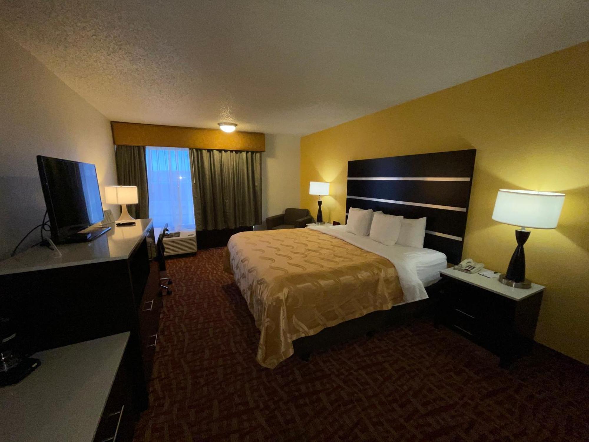 King Room Accessible or Smoking