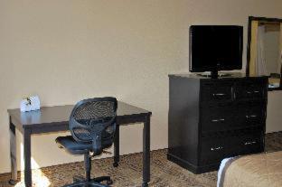 Queen studio 1 Queen Bed Disability Access or Non-Smoking