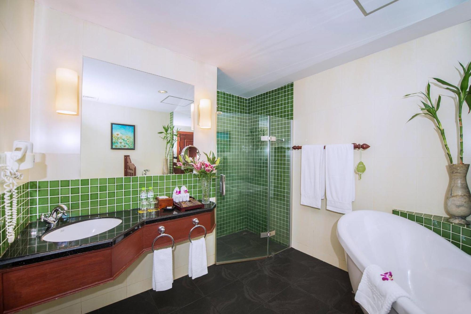 Landmark Twin Room