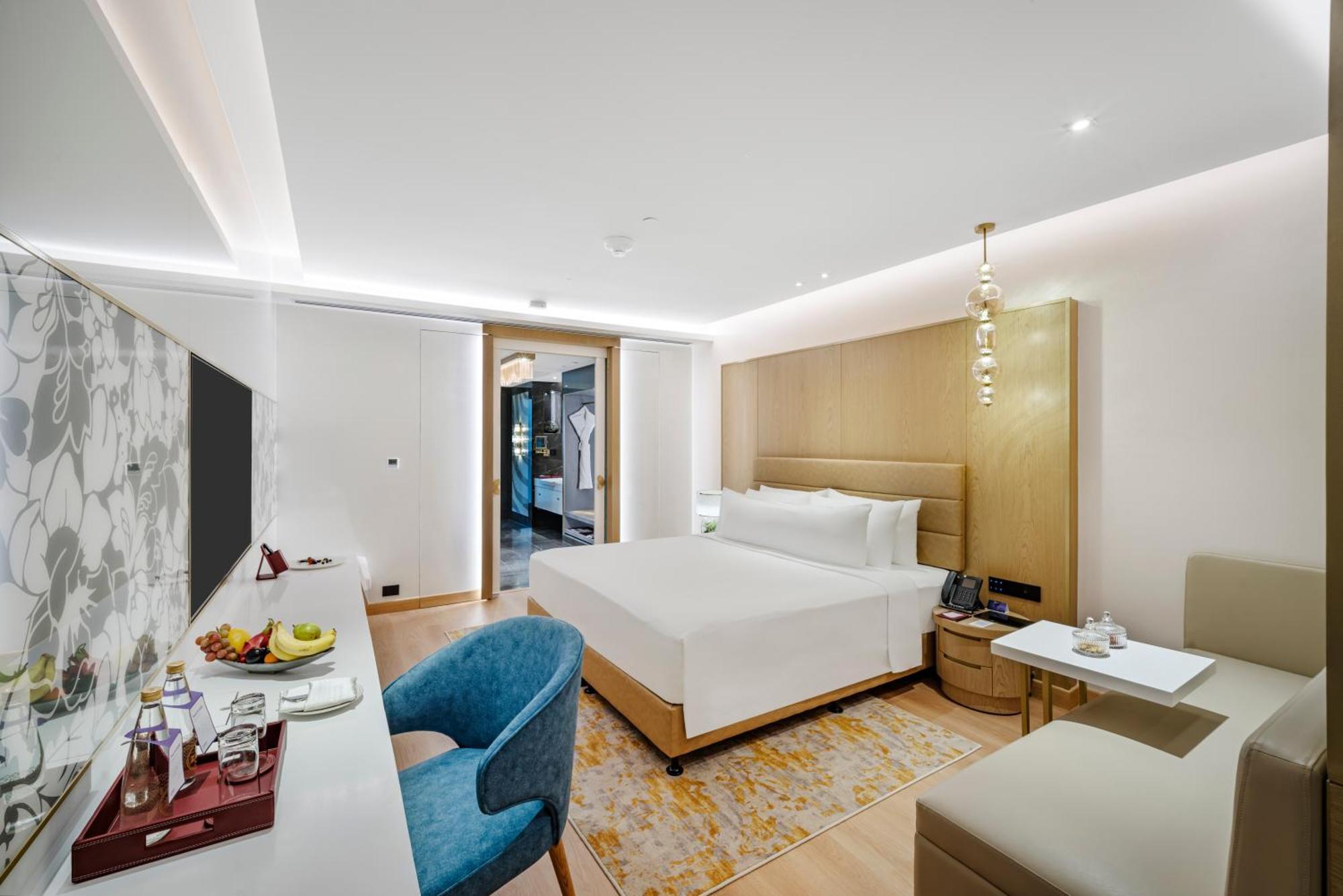 Junior Suite Airport Transfers Club Lounge access