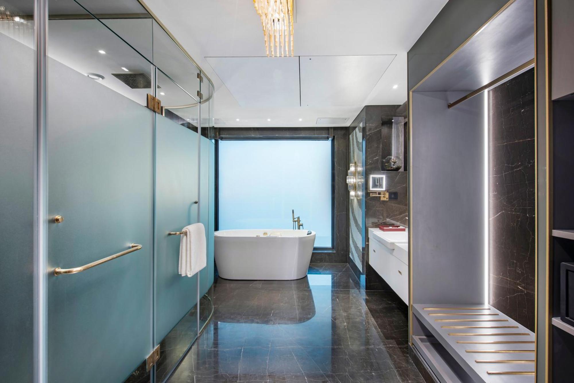 Junior Suite Airport Transfers Club Lounge access