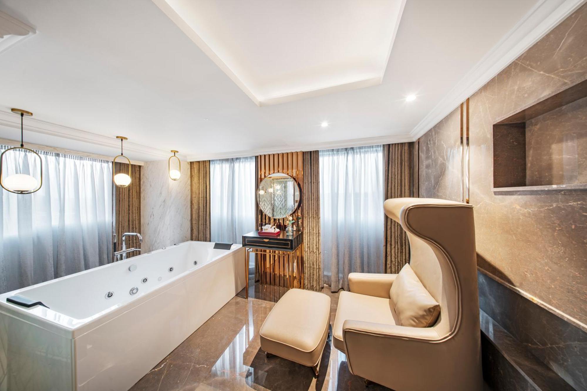 Presidential PentHouse Suite Airport Transfers Club Lounge access