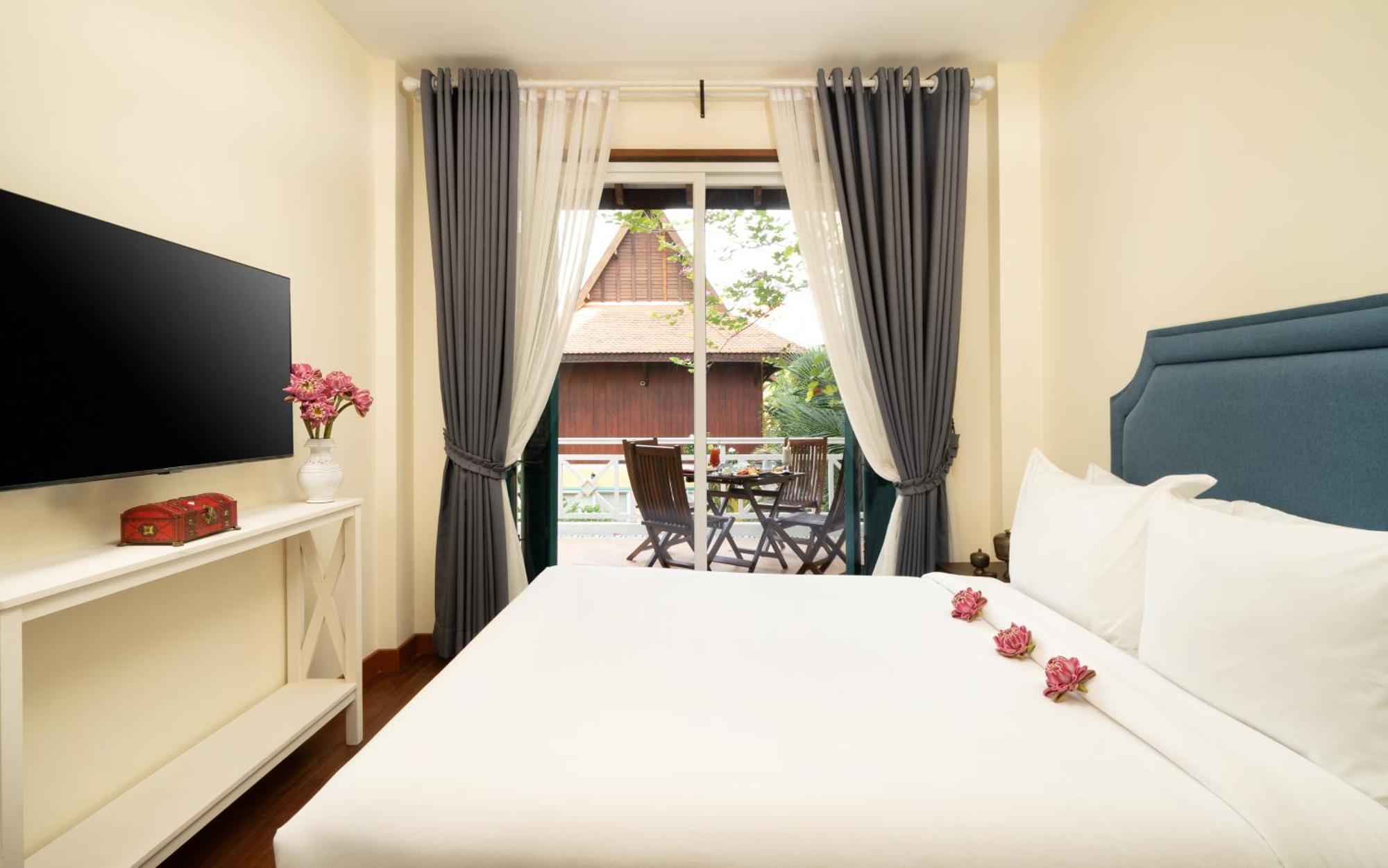 The Exclusive Villa Private Pool Workspace Afternoon Tea Tree planting