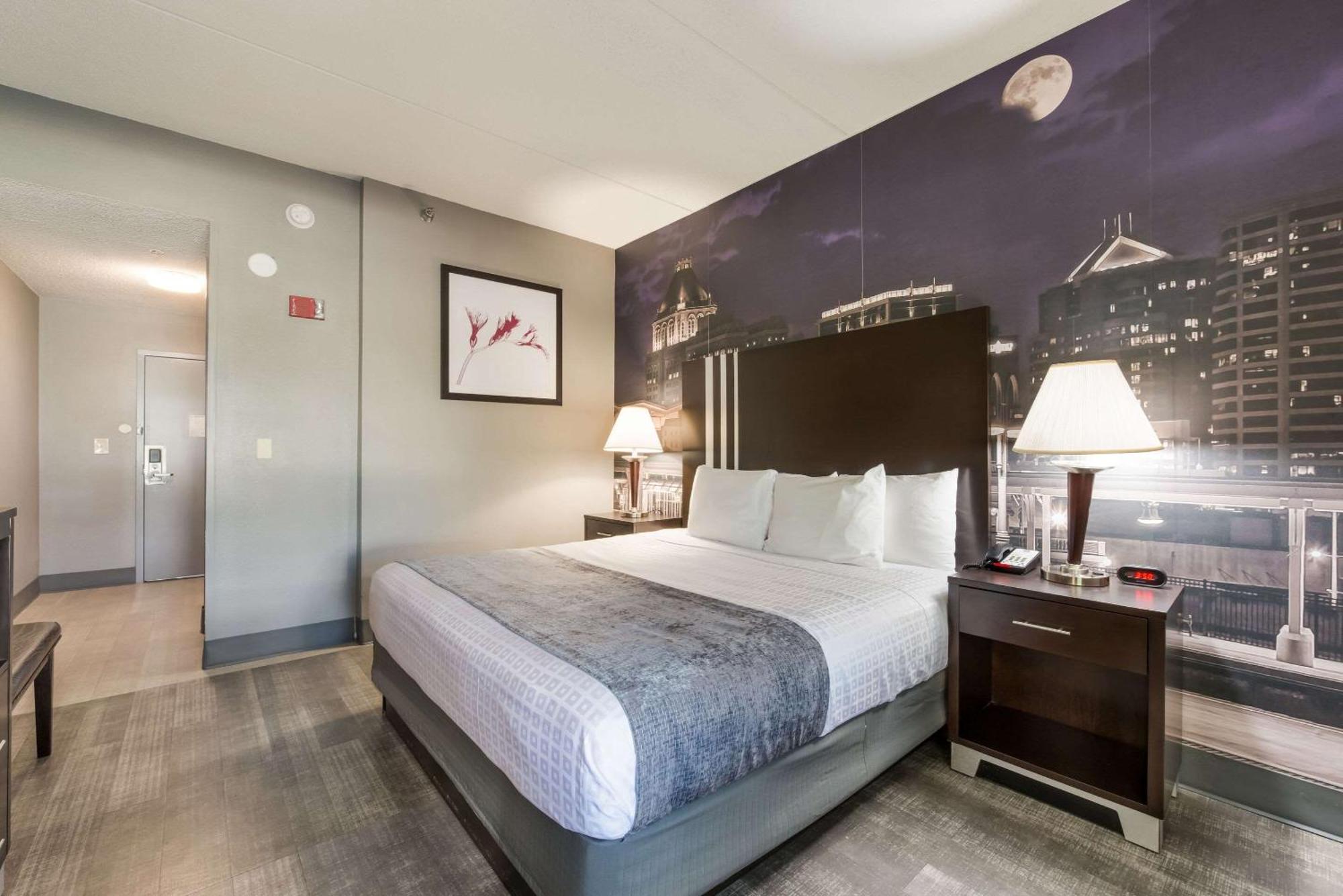 King Room - Accessible/Non-Smoking