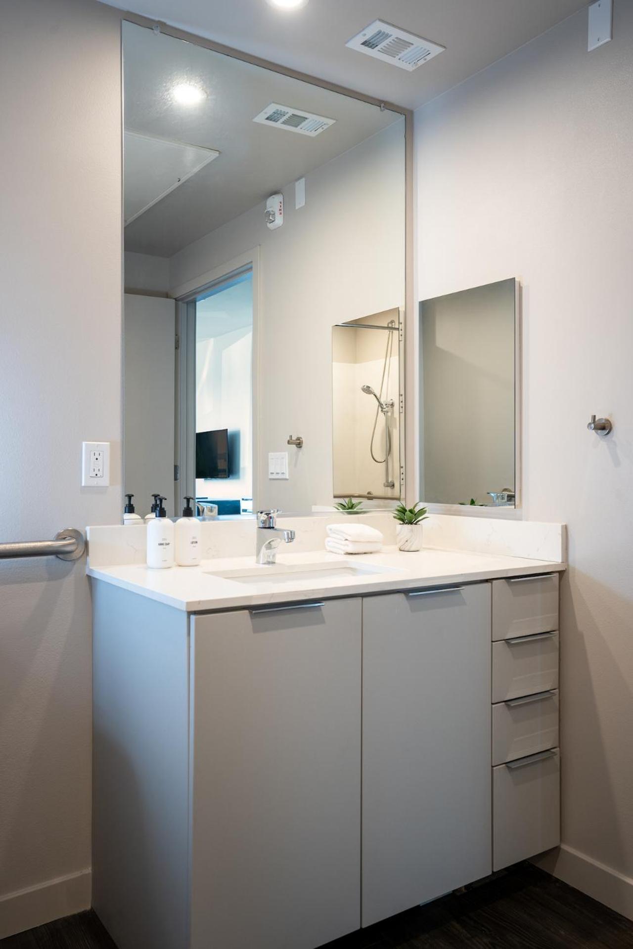 Deluxe Queen Studio (Self Check-in with Virtual Front Desk)