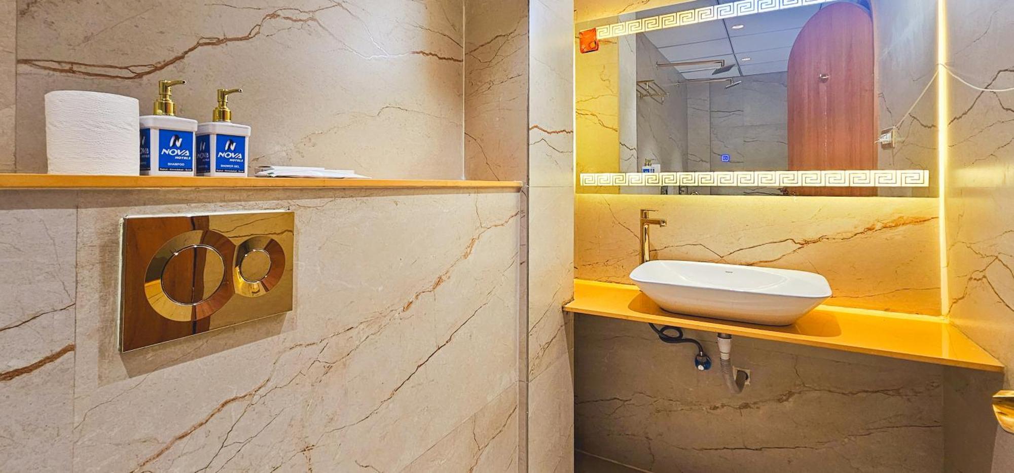 King Suite Spa Bath