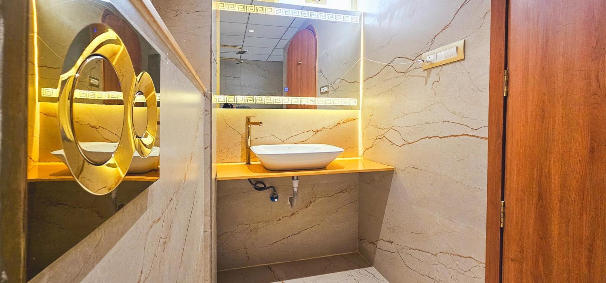 King Suite Spa Bath