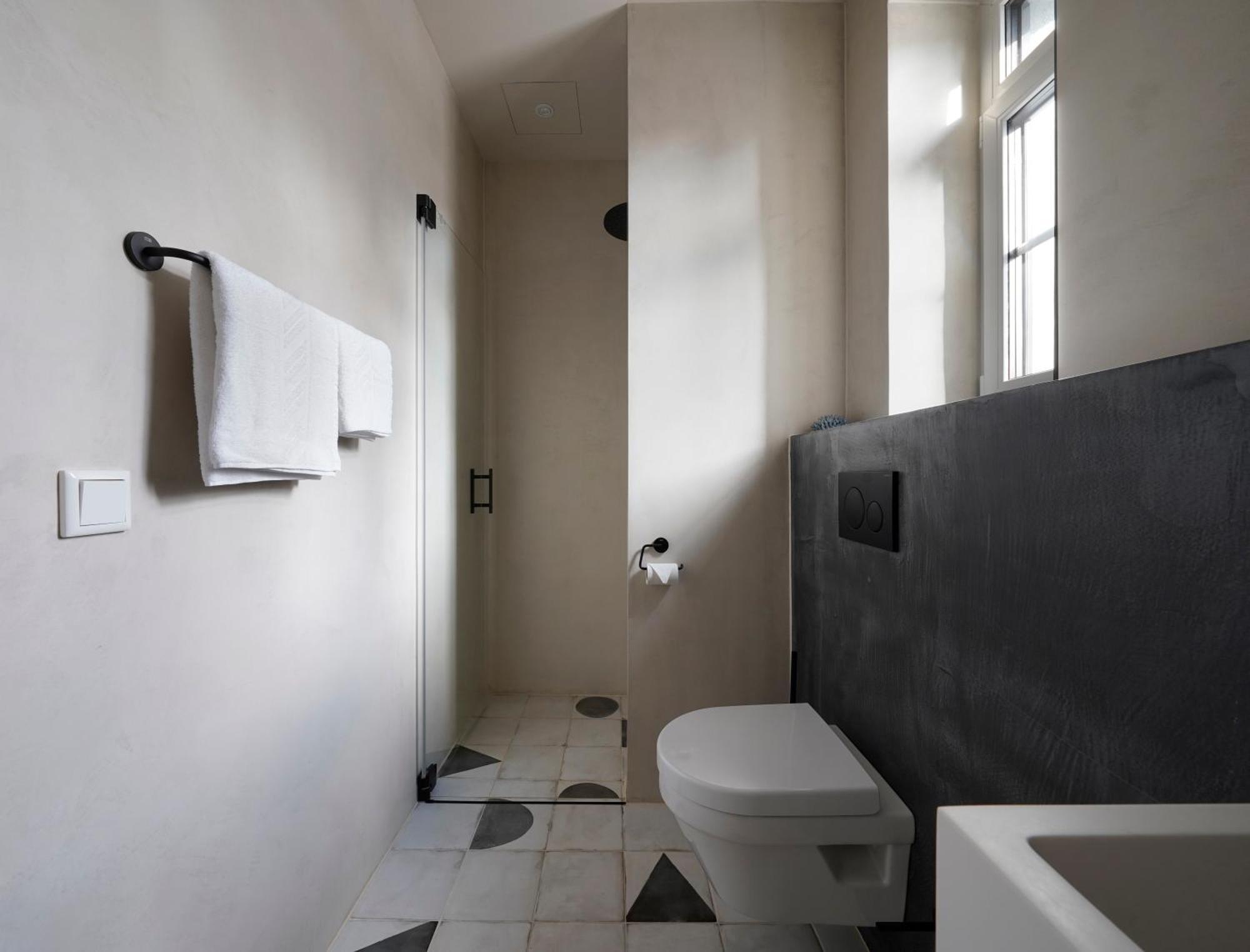 Medium Room