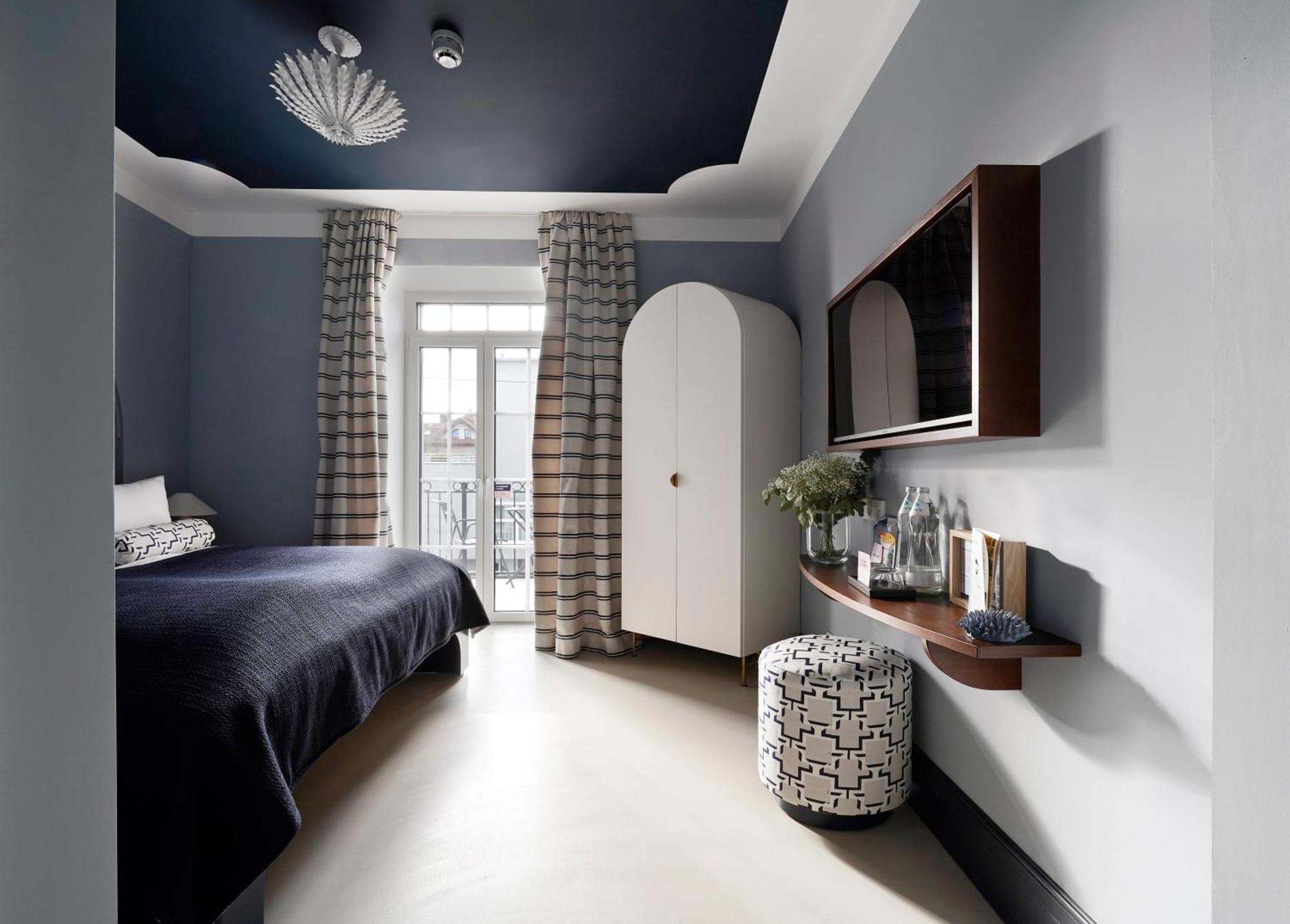 Medium Room Balcony