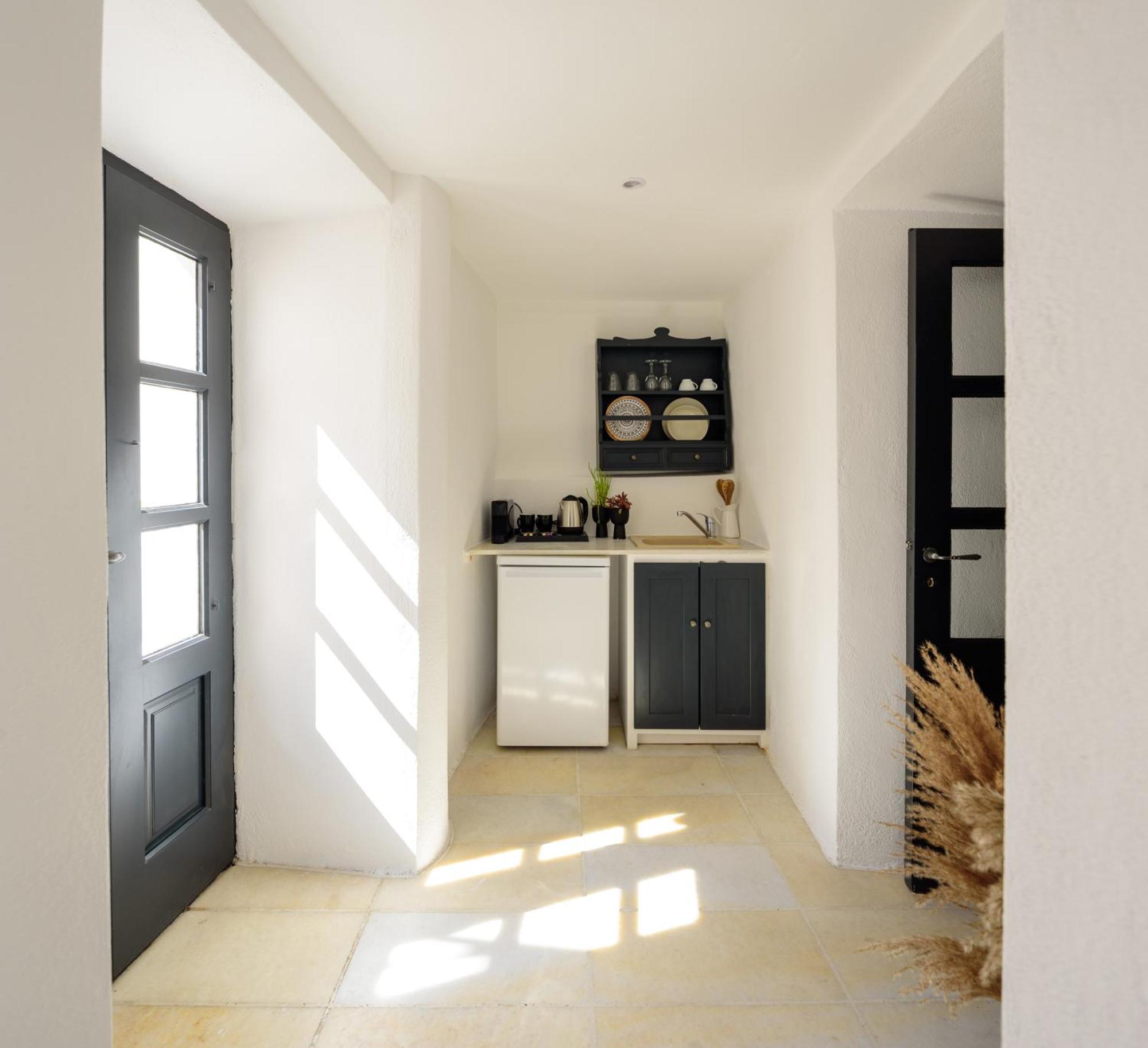 Cave One-Bedroom Suite