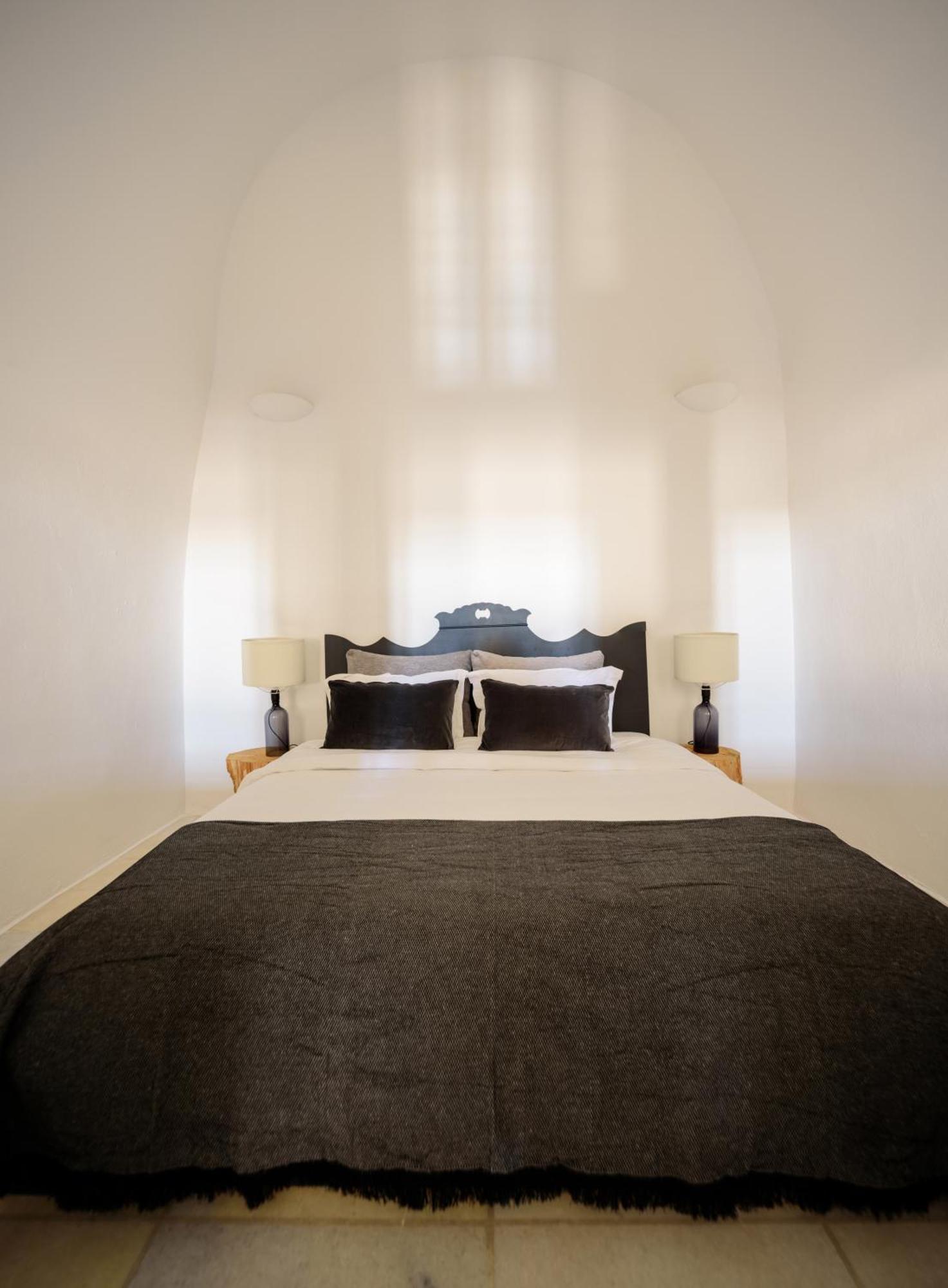 Cave One-Bedroom Suite