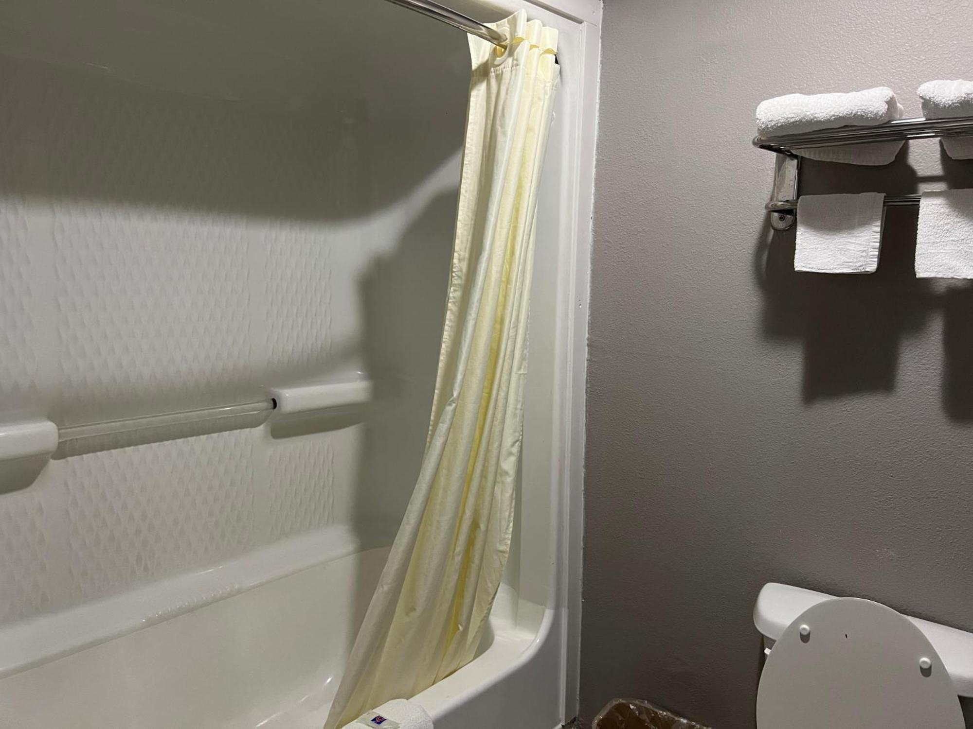 1 King Bed | Non-Smoking Hot Tub Micfridge