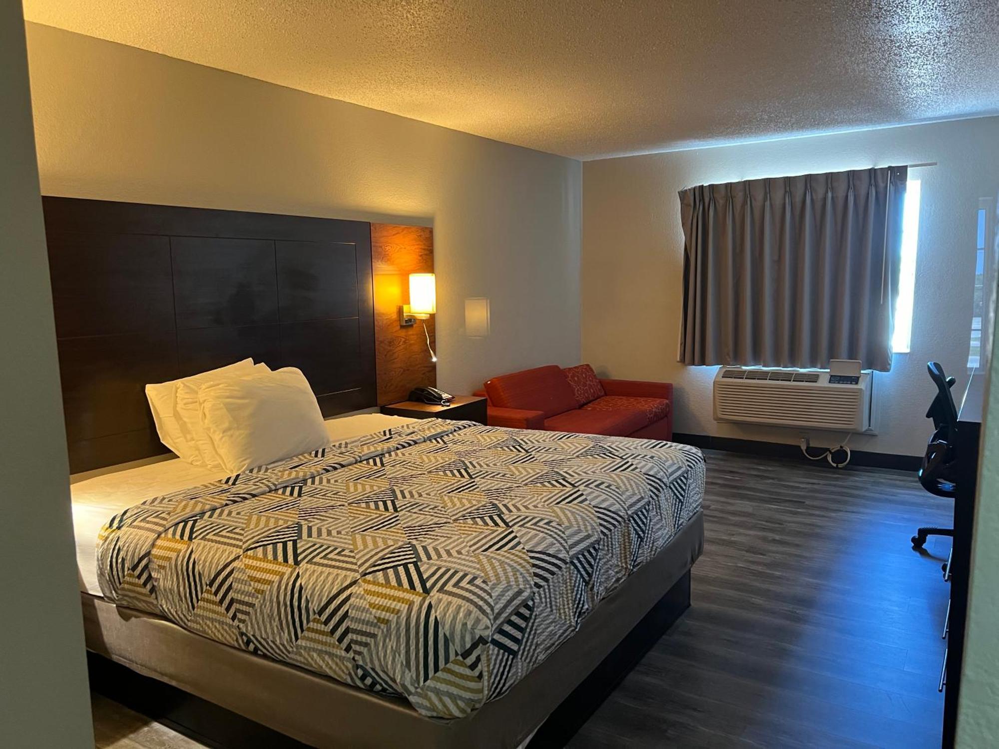 1 King Bed | Non-Smoking Micfridge Sofa-Bed