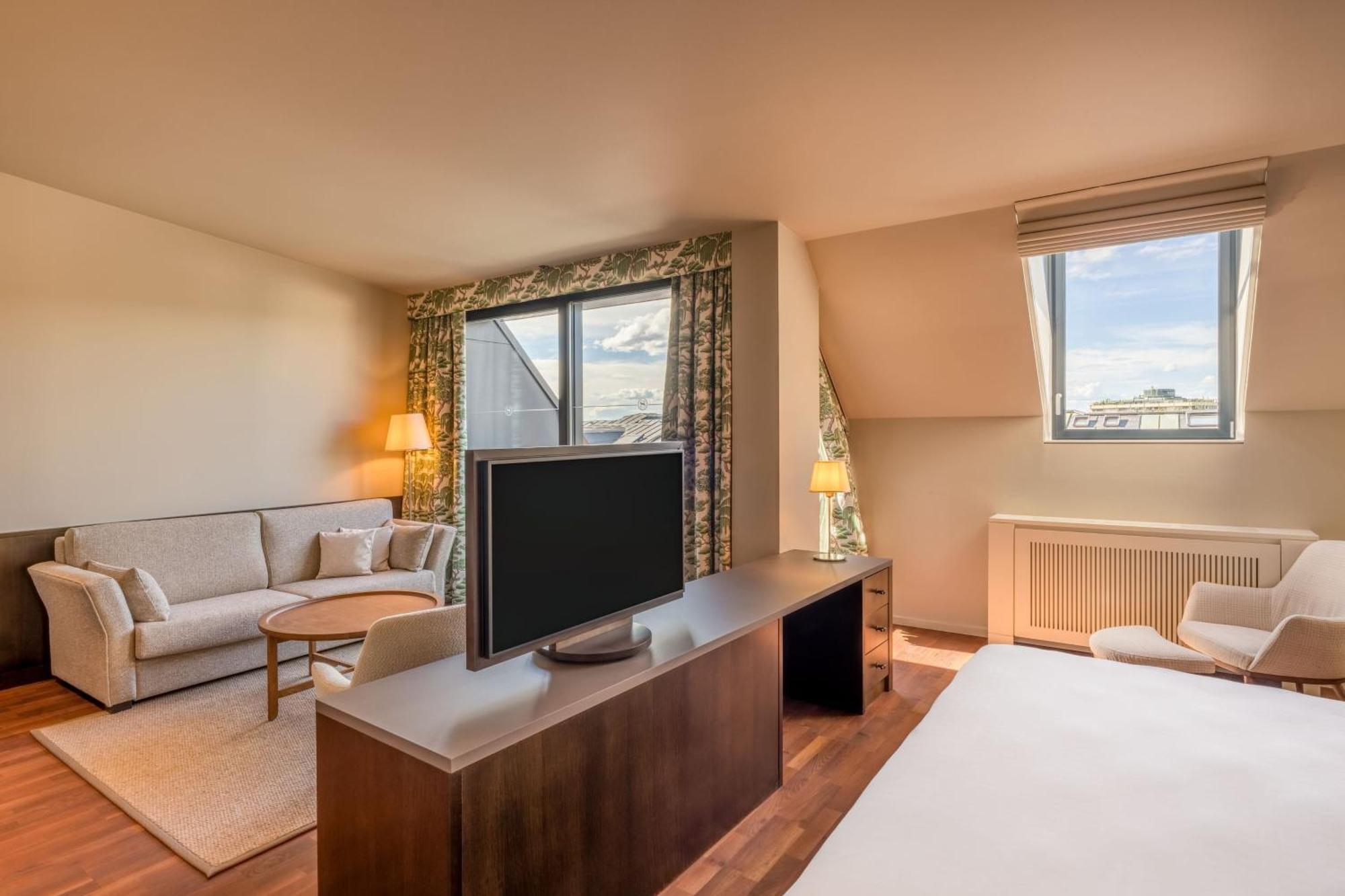 Sky Suite city view & ETAGE7 access