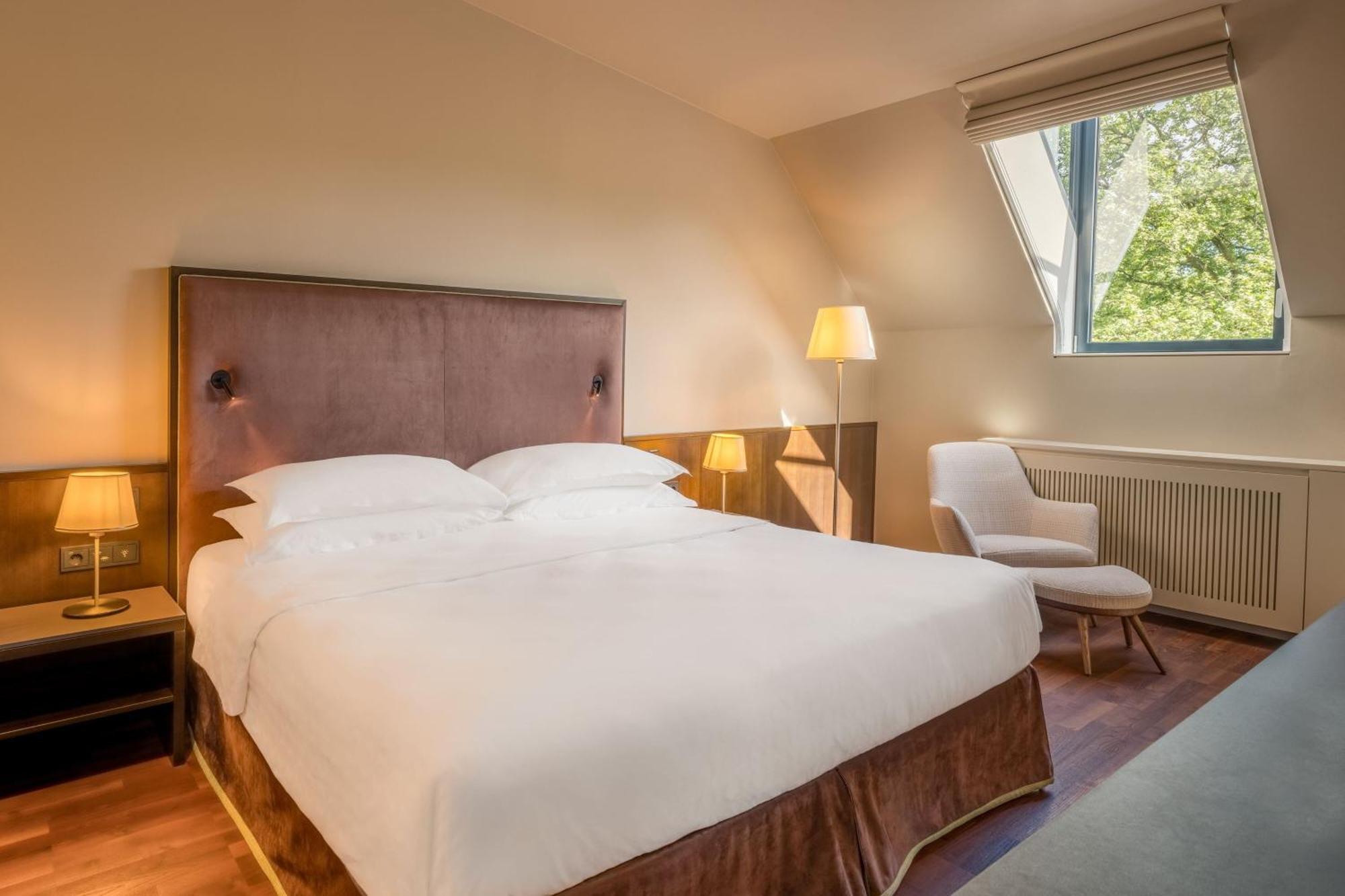 Sky Suite garden view & Lounge Access