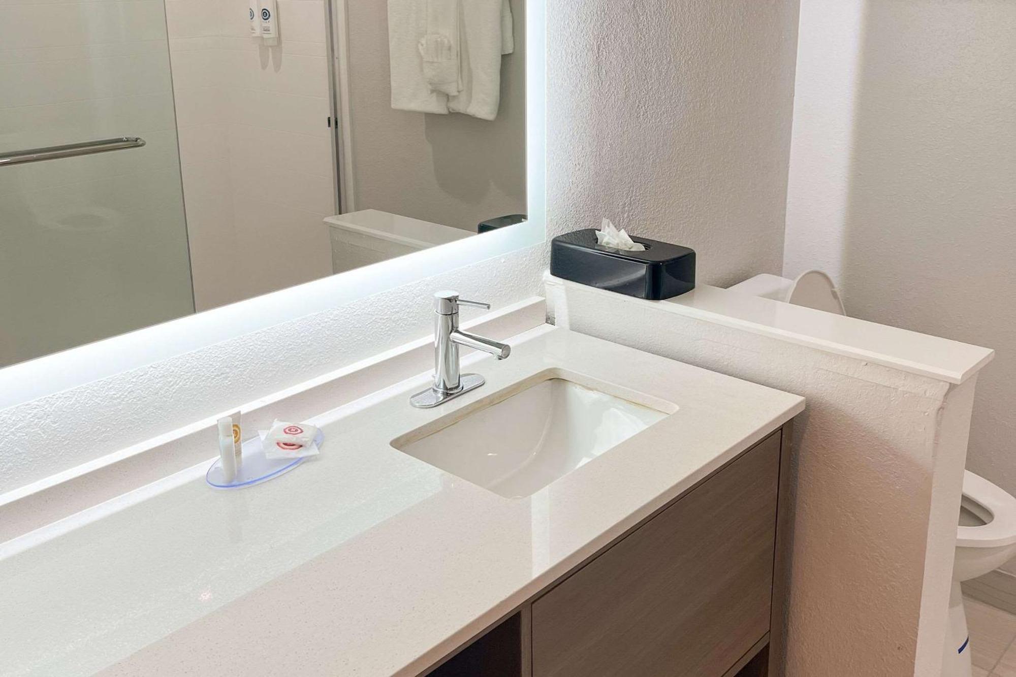 One Room Suite with Bay View - Non Smoking