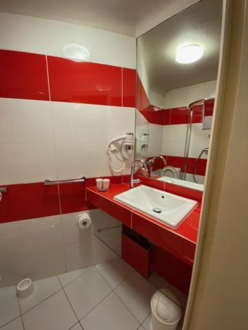 Economy small Double Room Semi Basement