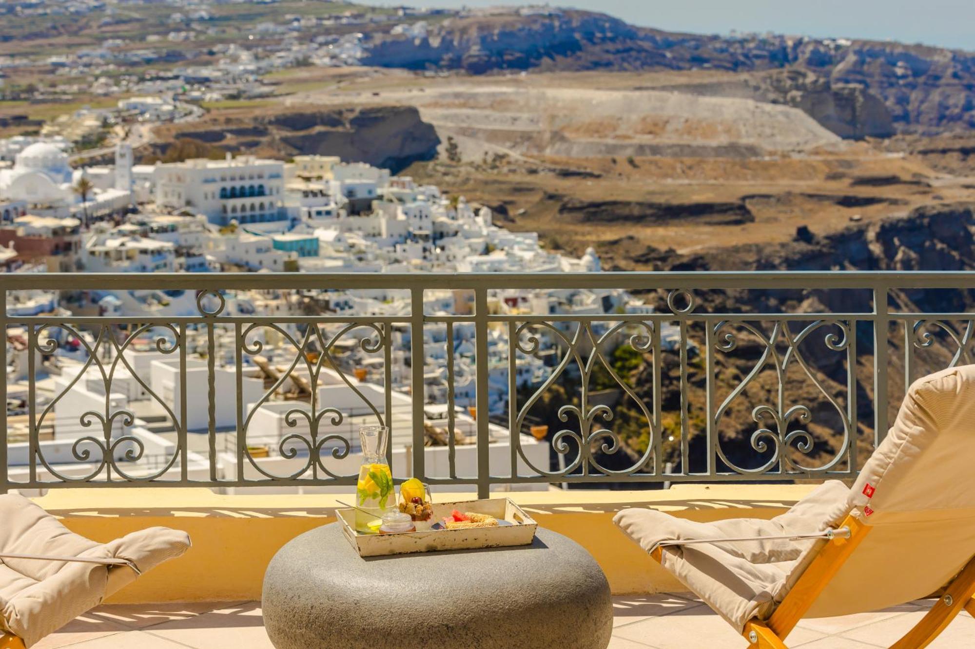 Three-Bedroom Villa Caldera View