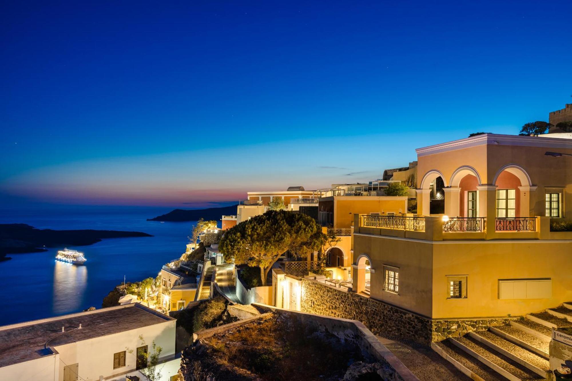 Three-Bedroom Villa Caldera View