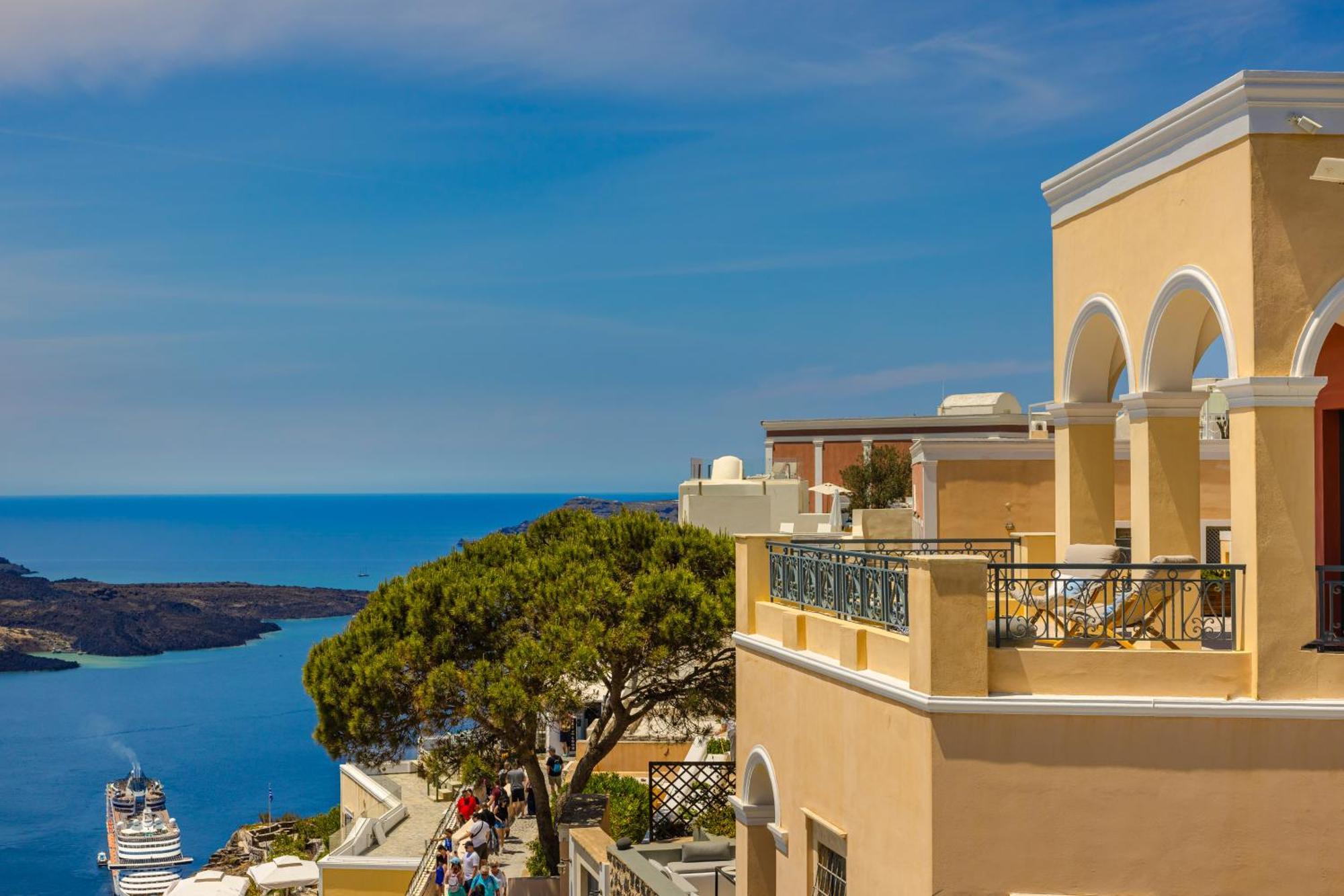 Three-Bedroom Villa Caldera View