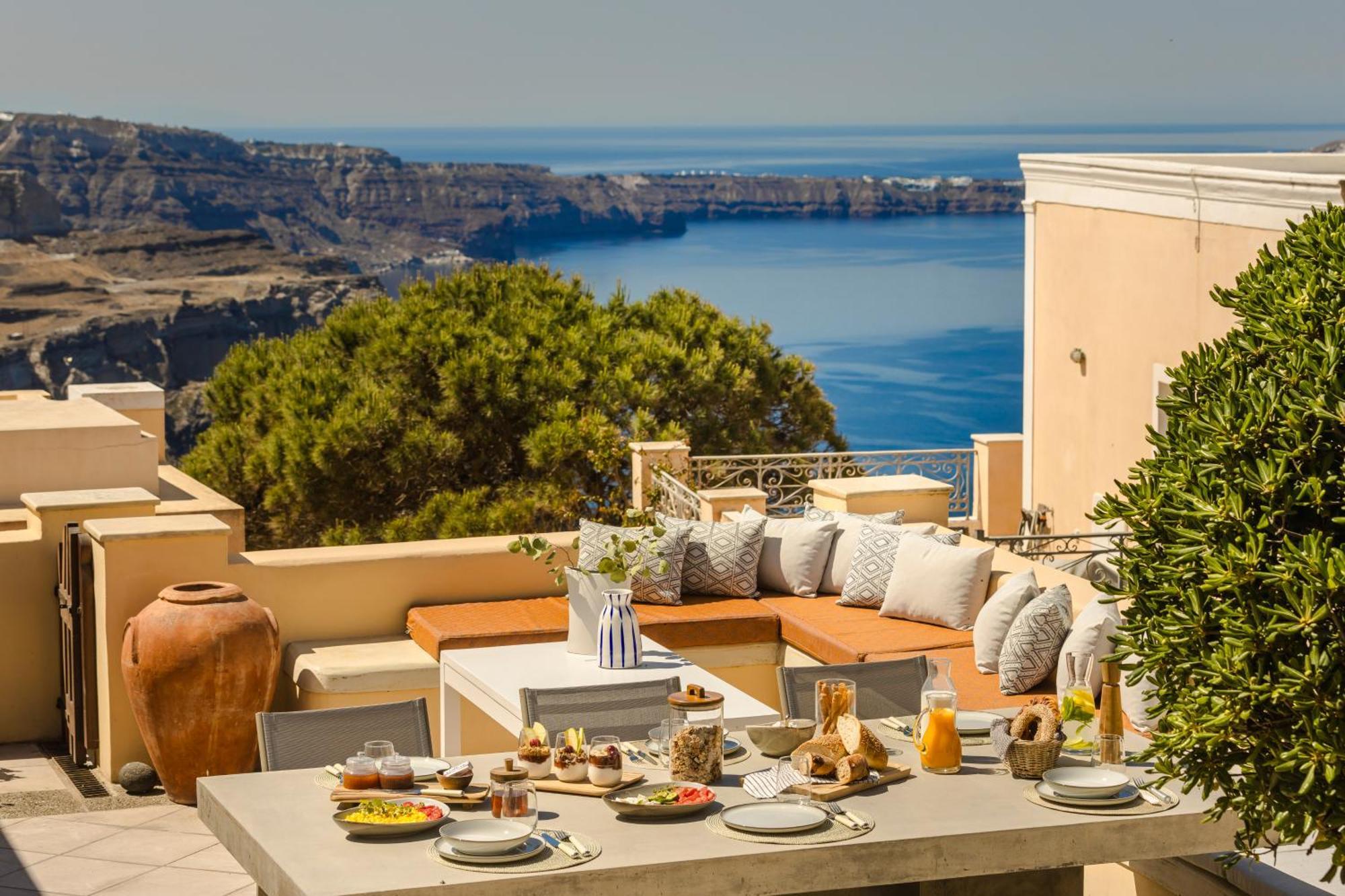 Three-Bedroom Villa Caldera View