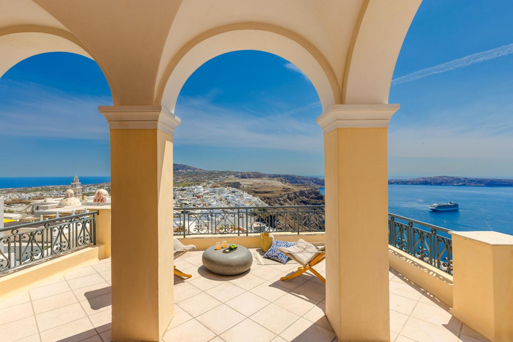 Three-Bedroom Villa Caldera View