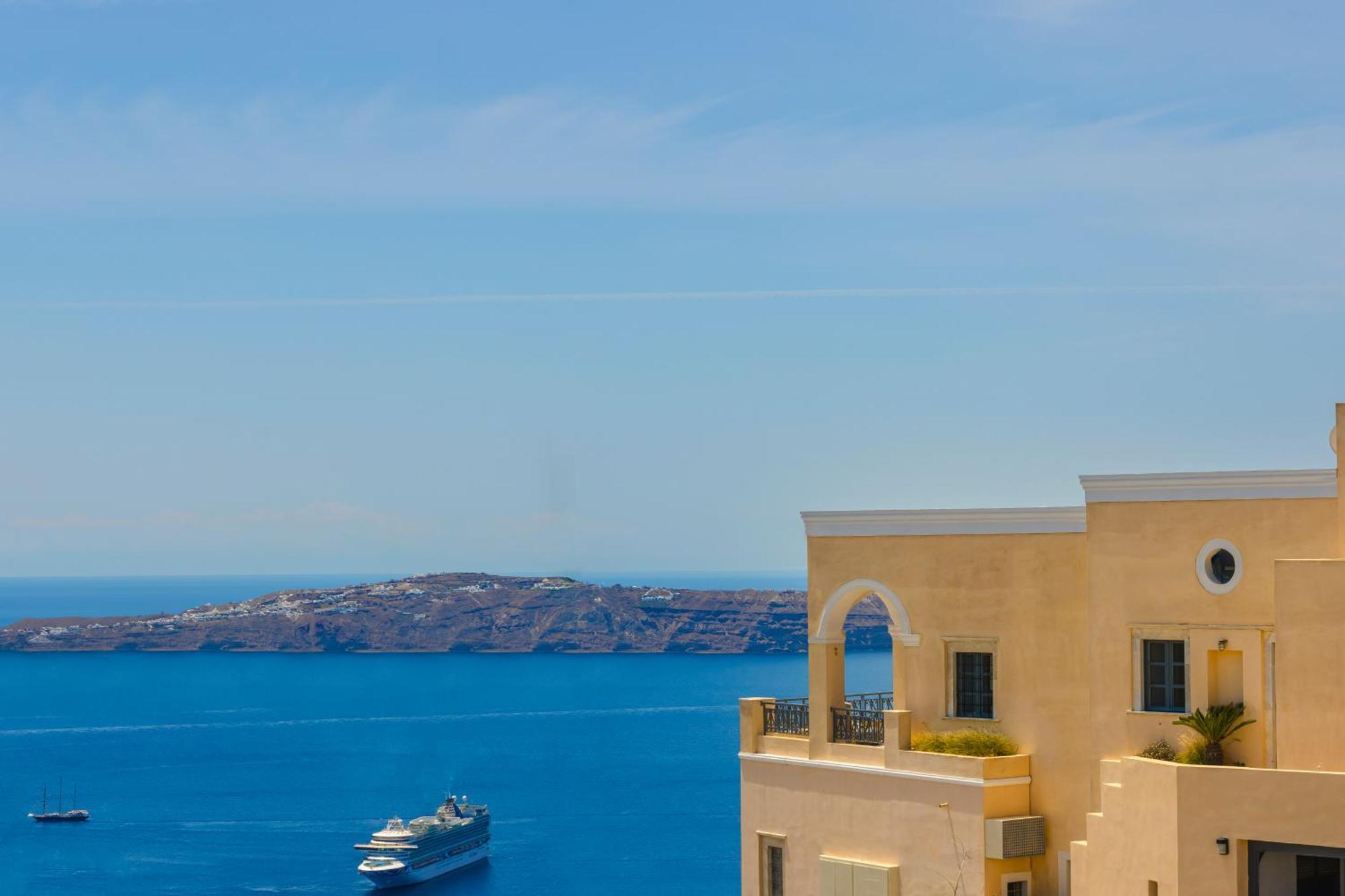 Three-Bedroom Villa Caldera View
