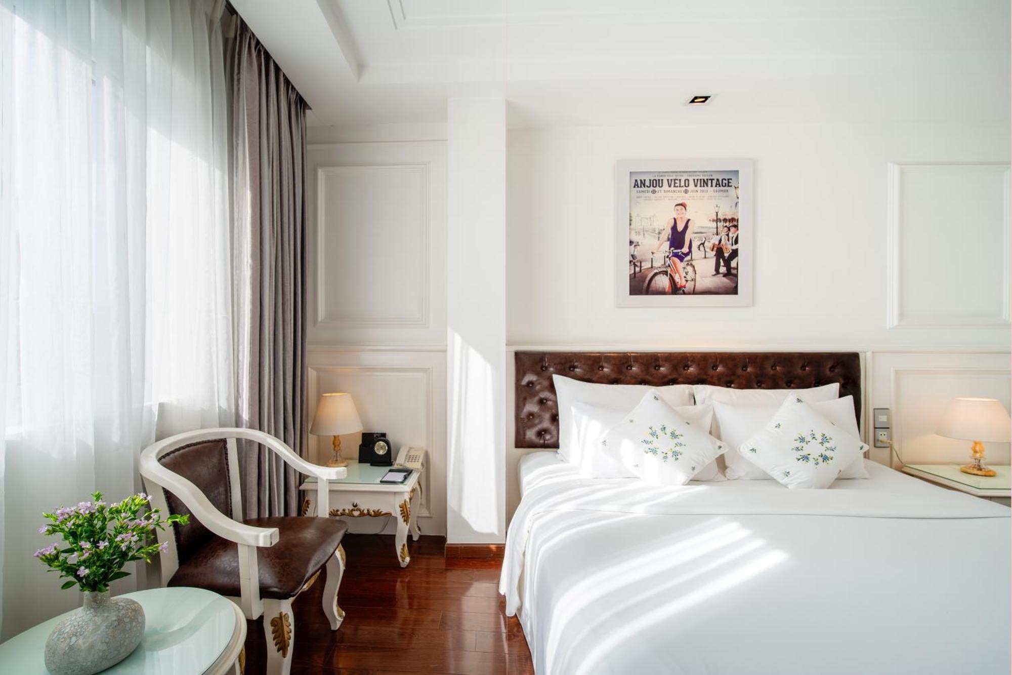 Saigon Signature Premier Room One Time Happy Hours