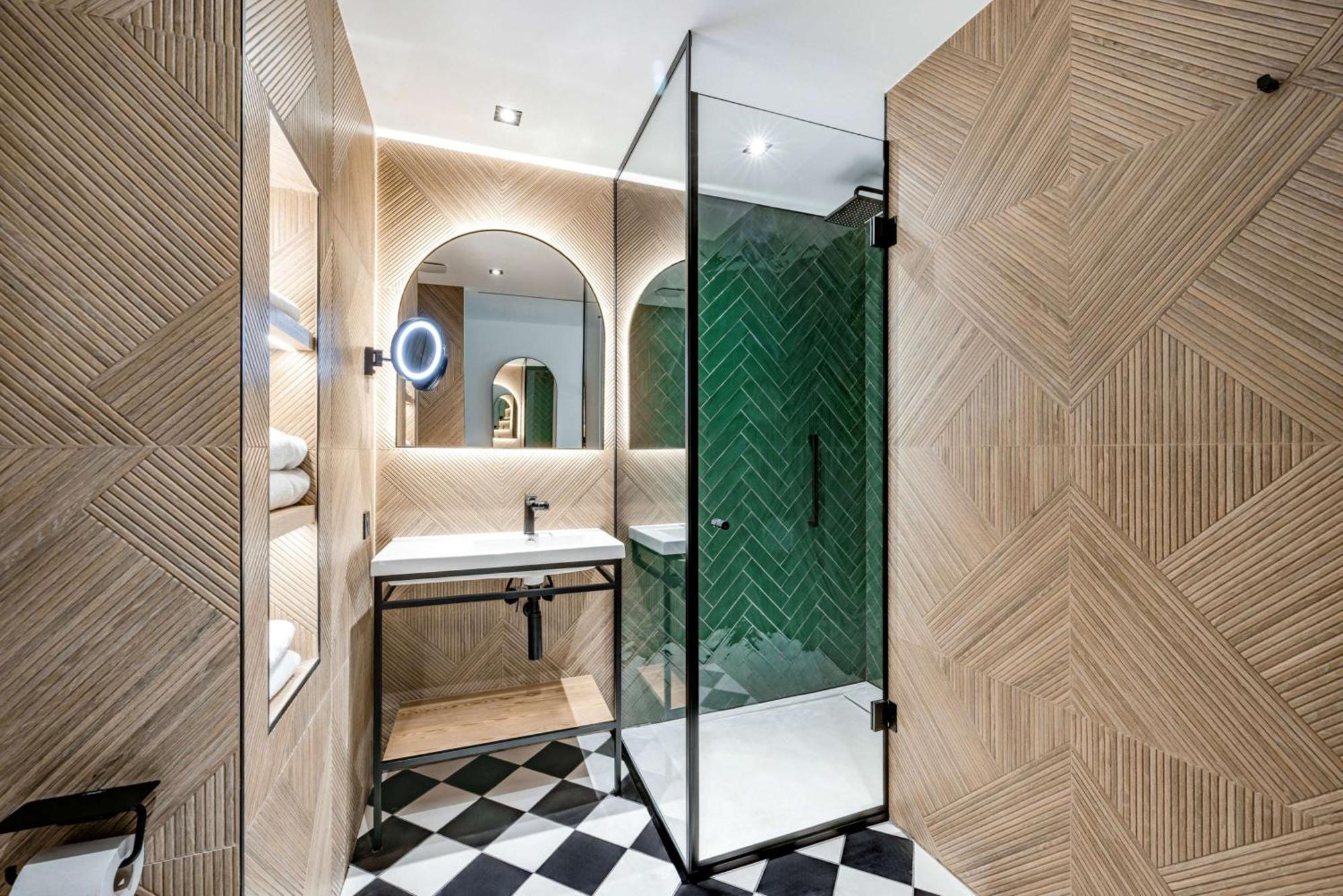 Premium King Room