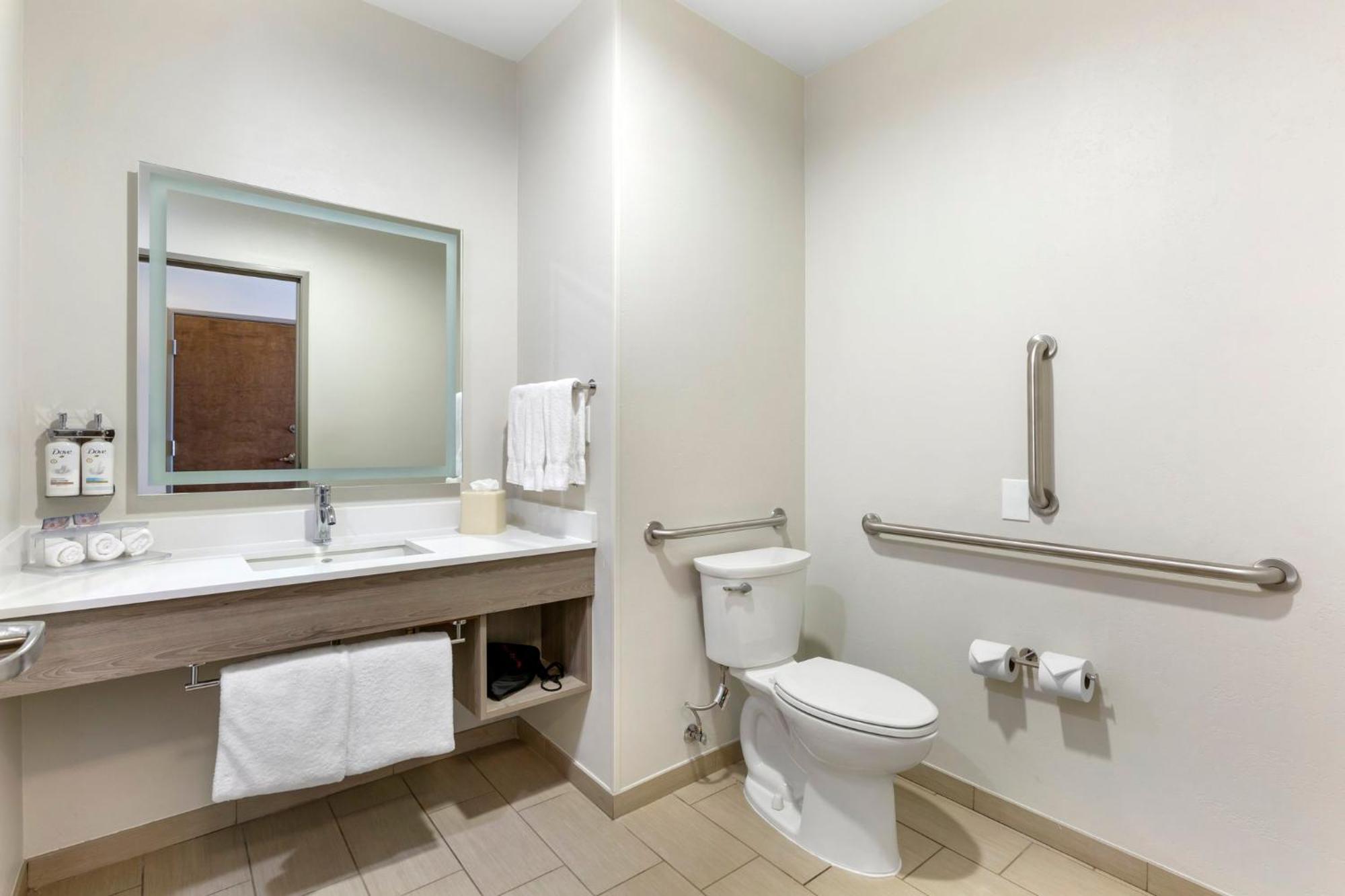 Queen Room Two Queen Beds Mobility Access Tub or Non-Smoking