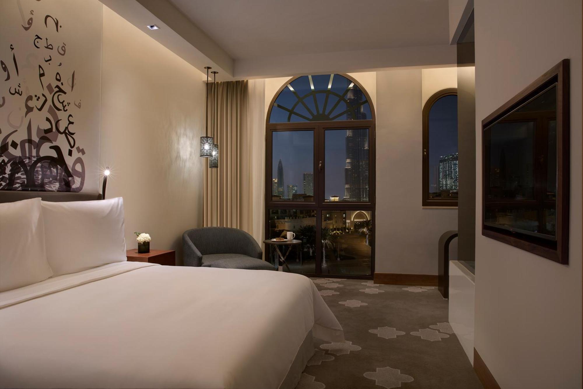 Deluxe King Room Landmark View