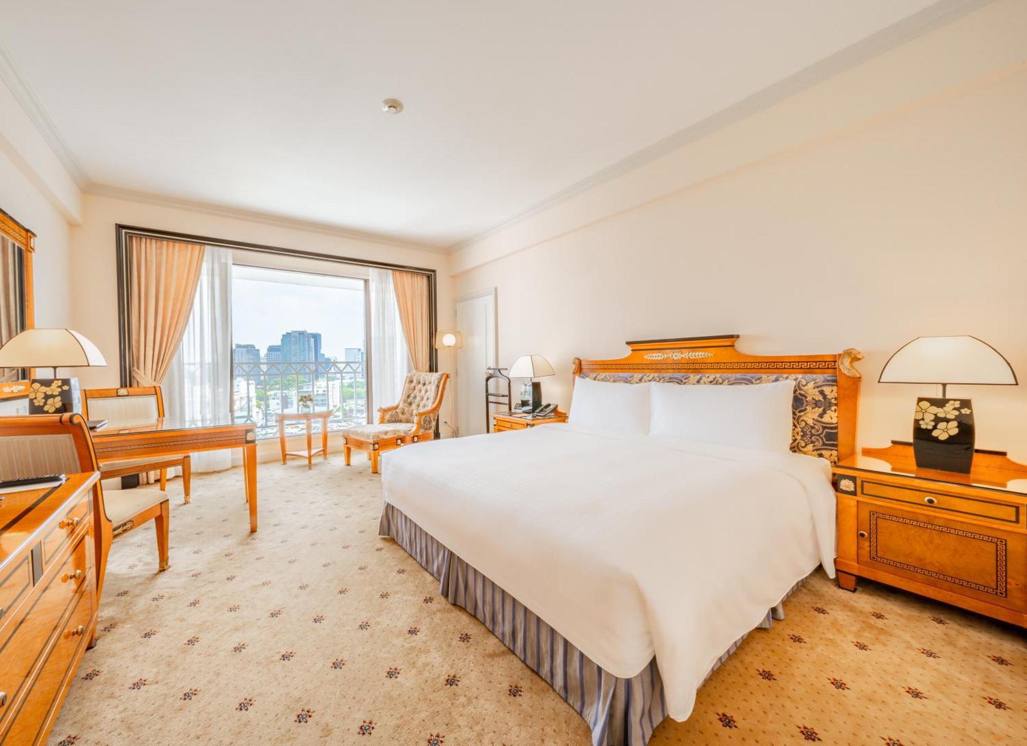 Executive King City View One 30-min Foot Massage per
